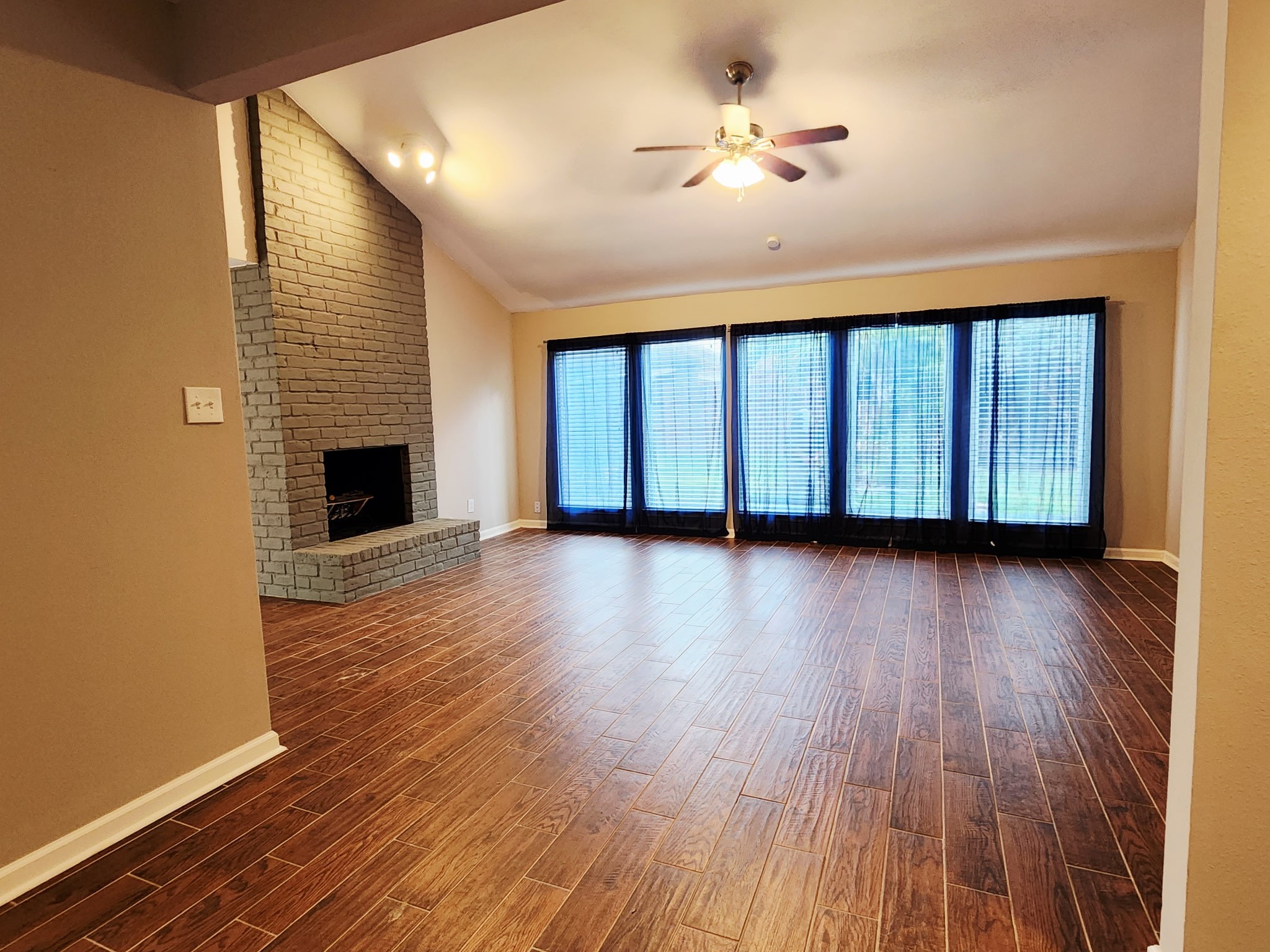 15506 Pine Mountain Drive Property Photo 2
