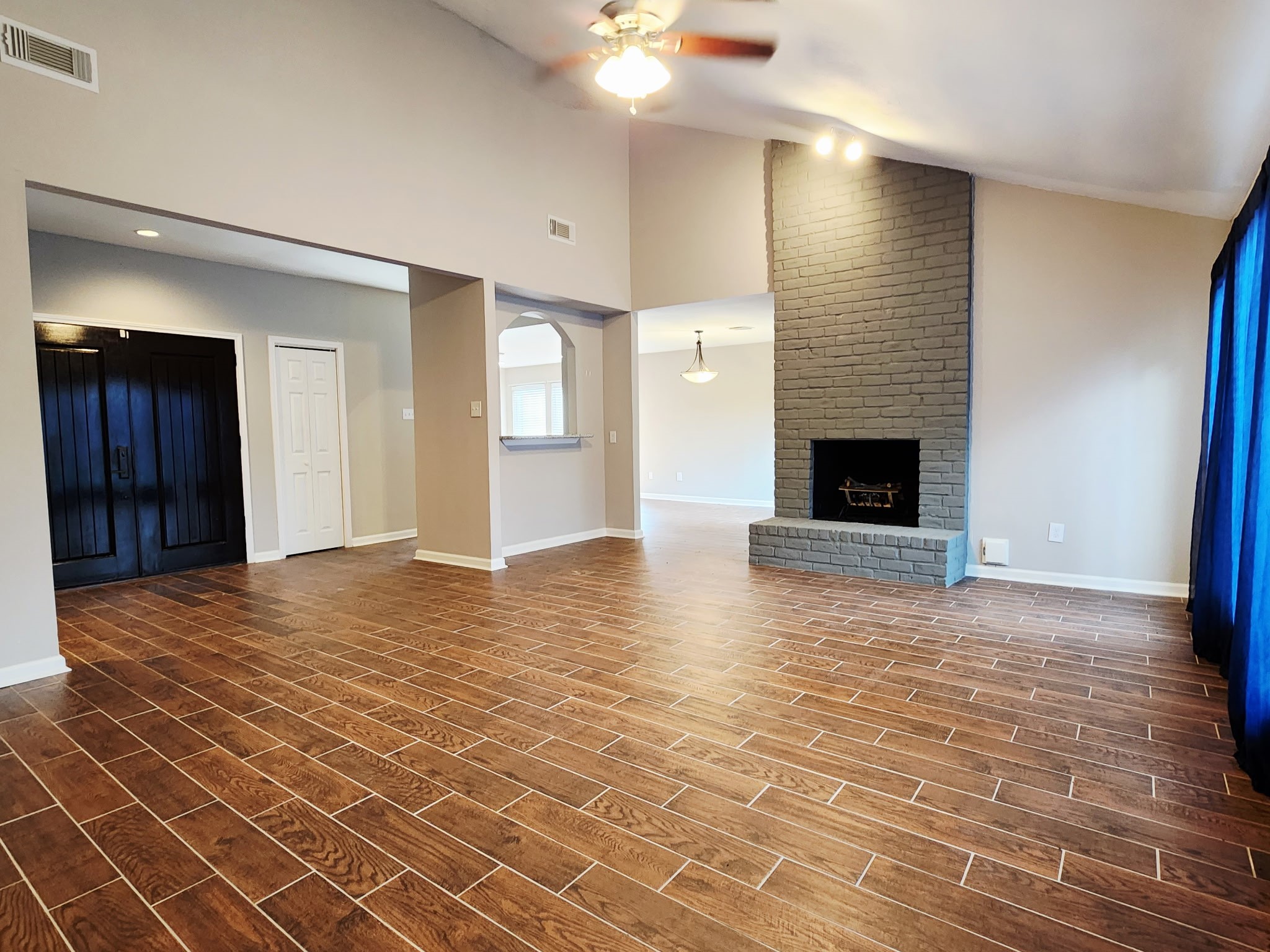 15506 Pine Mountain Drive Property Photo 3