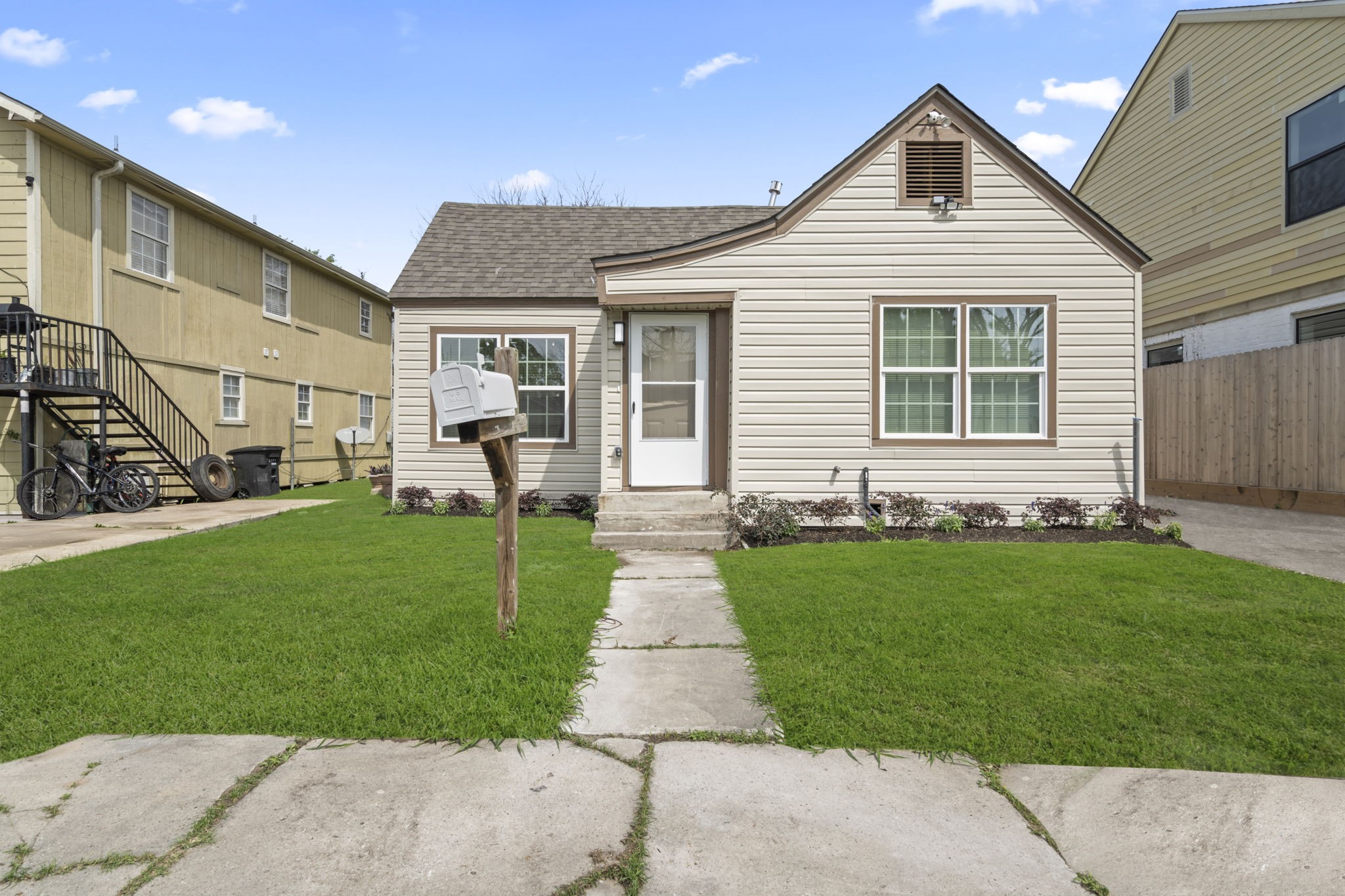 2817 Winbern Street Property Photo 1