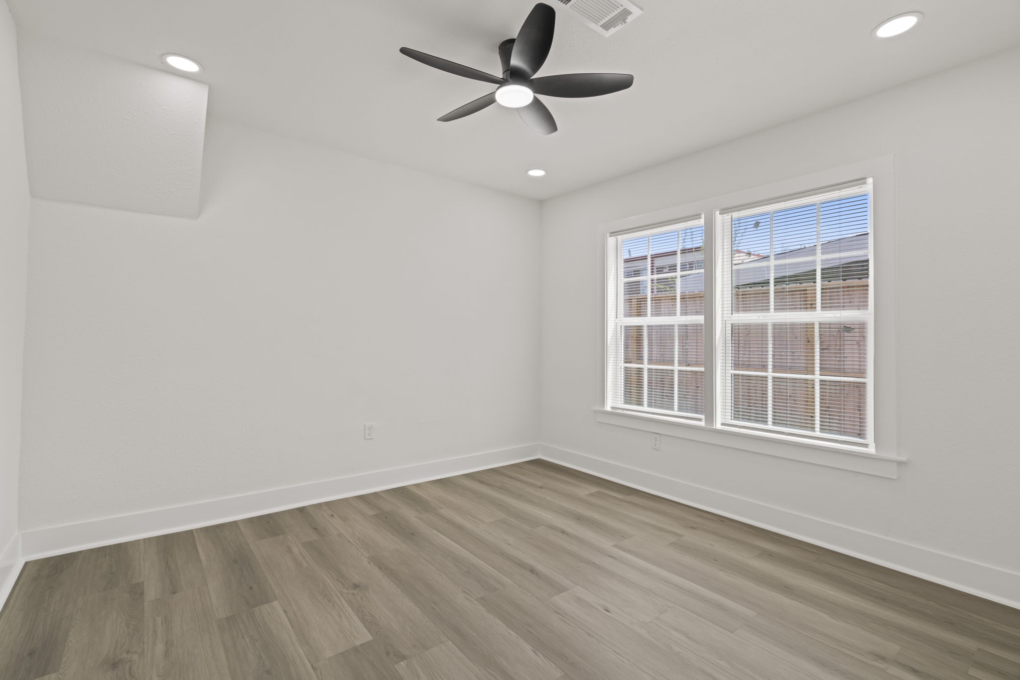 2817 Winbern Street Property Photo 10