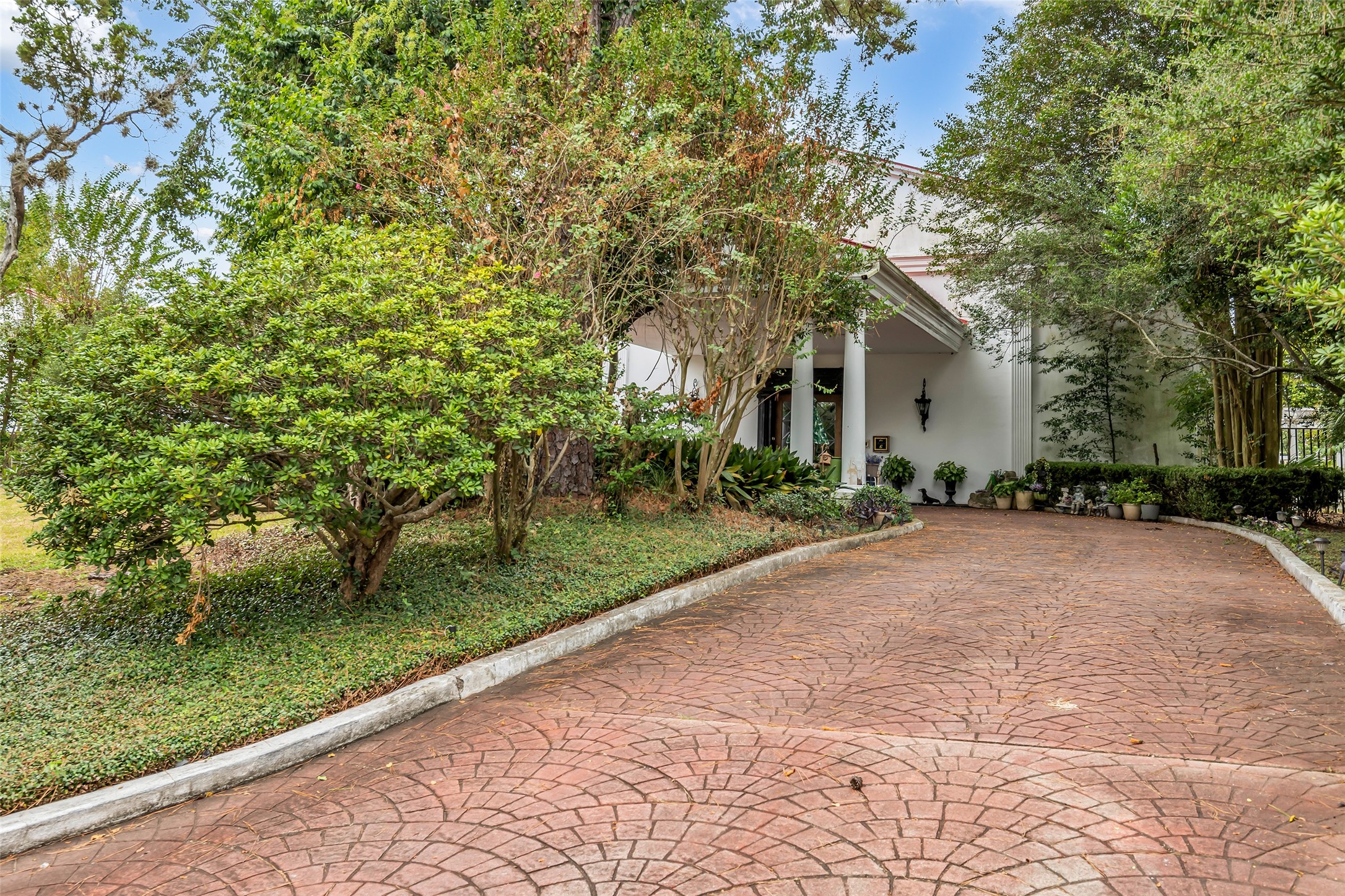 6 Farnham Park Drive Property Photo 6