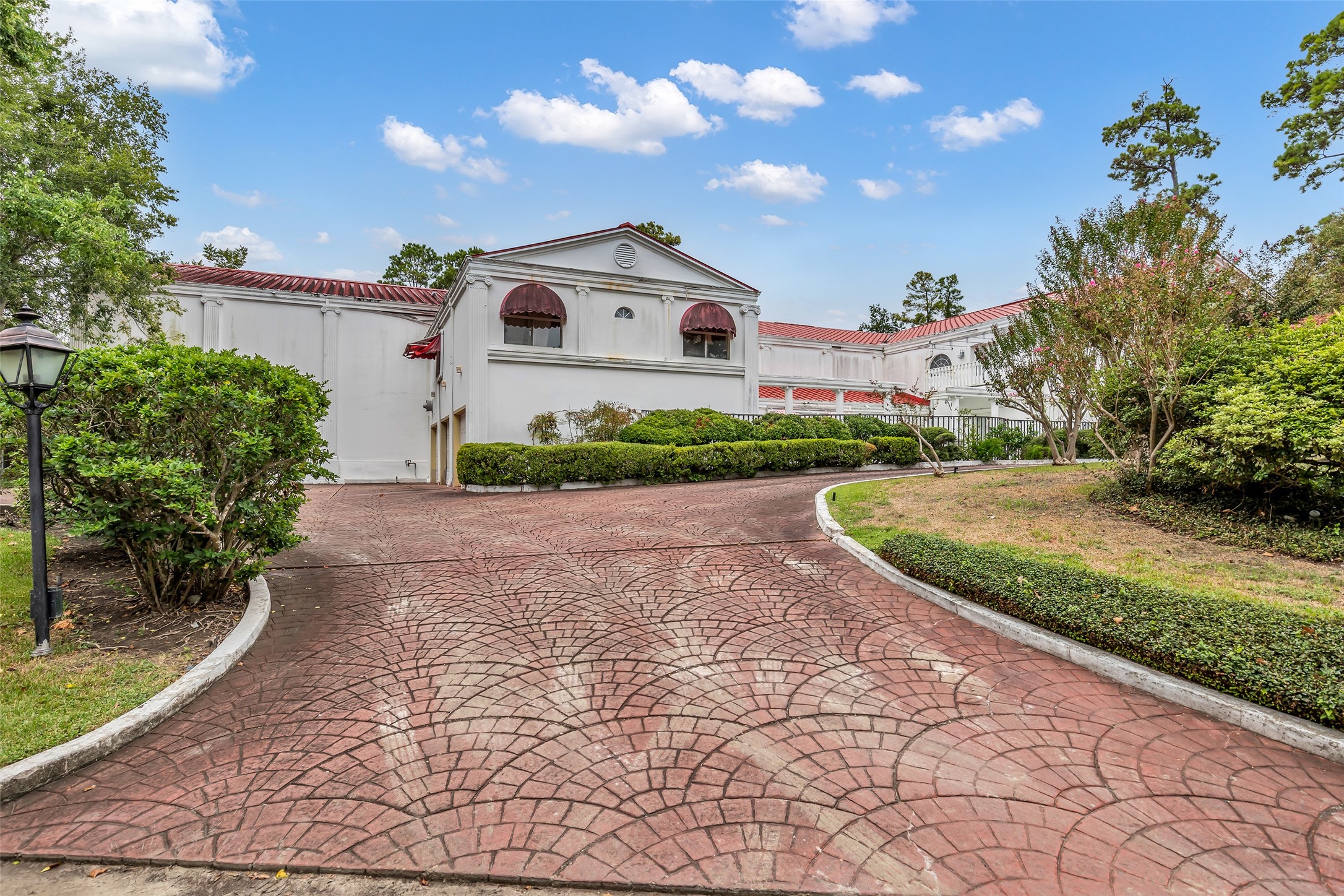 6 Farnham Park Drive Property Photo 8