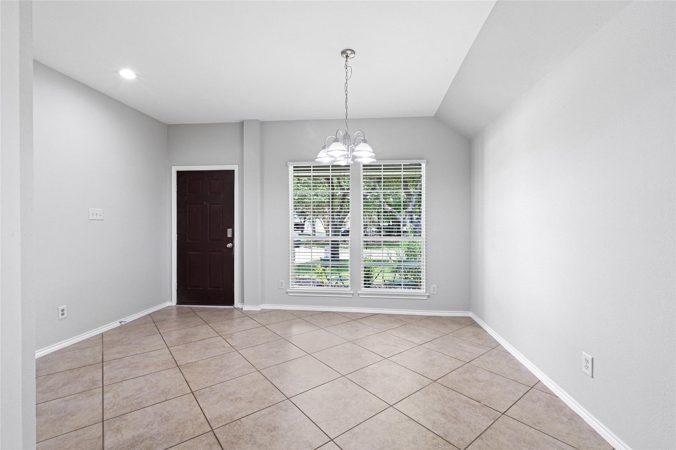17215 Kobuk Valley Circle Property Photo 7