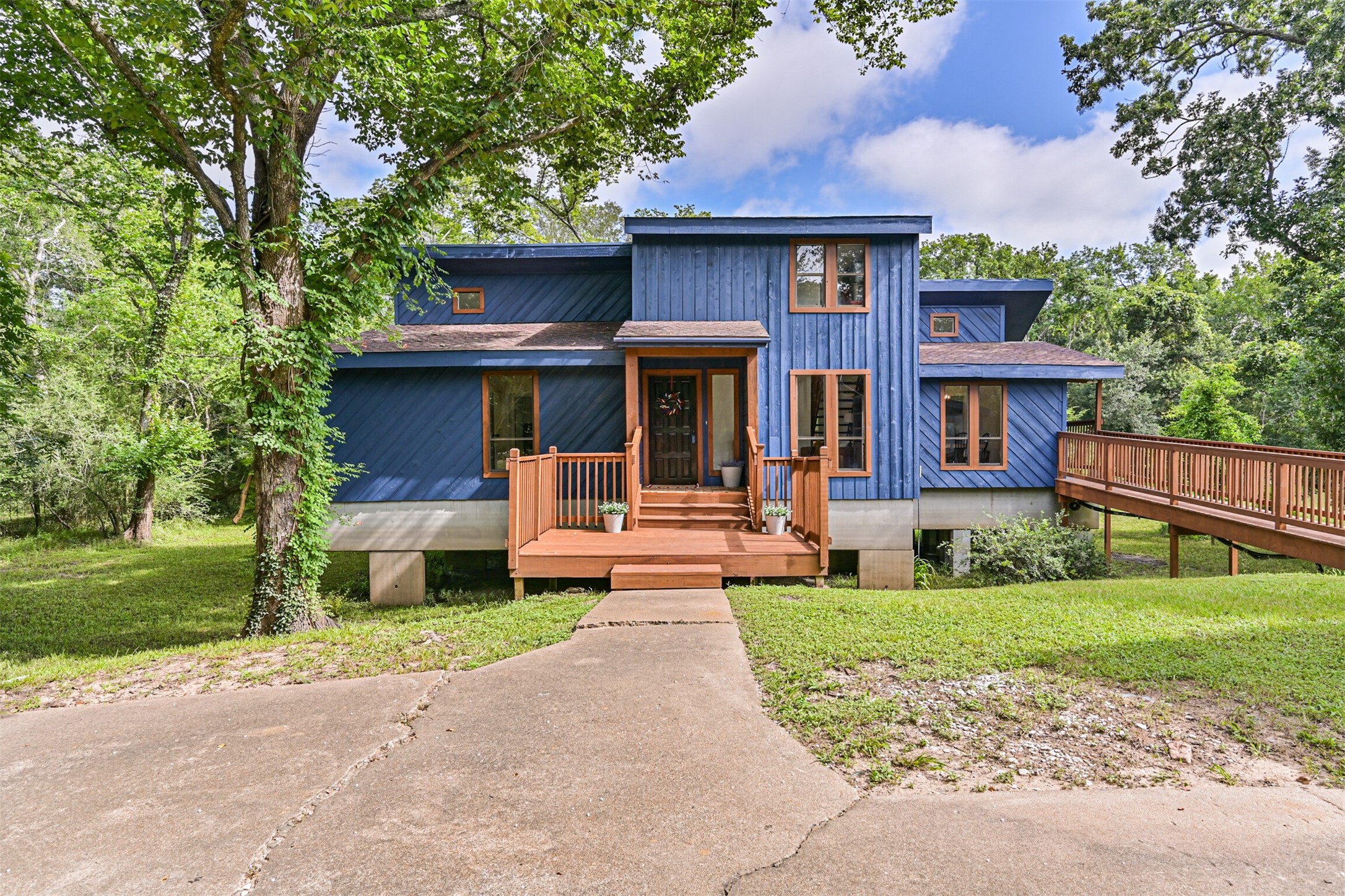 7445 Cobbs Oak Lane Property Photo 1
