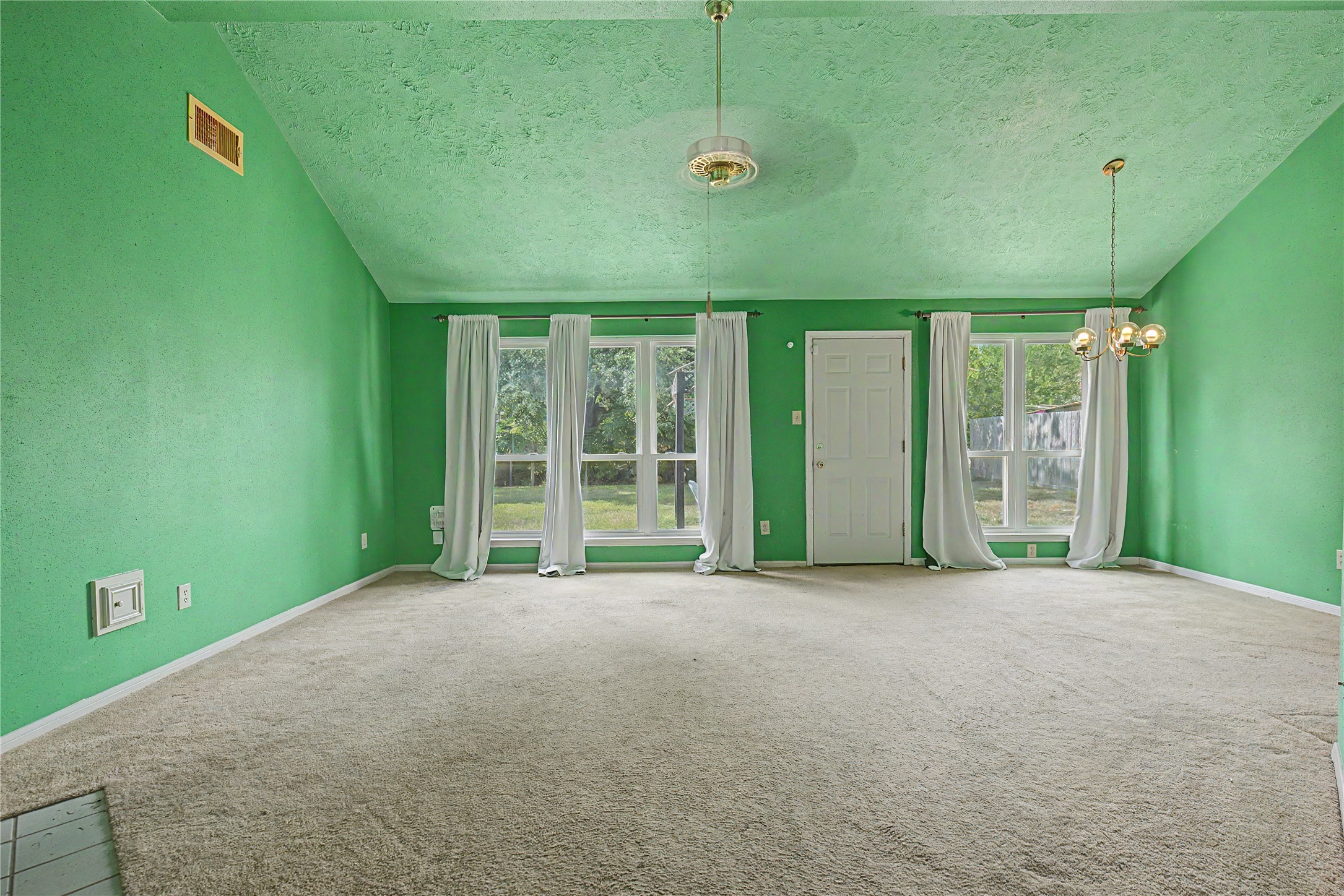 19319 Indian Grass Drive Property Photo 3