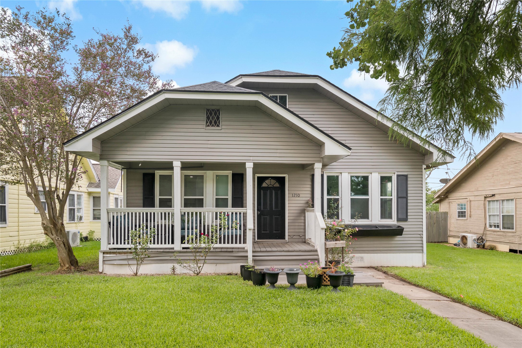 1210 W Broad Street Property Photo 1