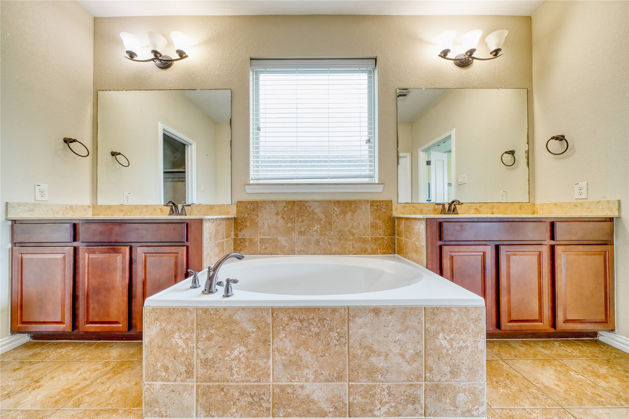 7310 Eastpoint Boulevard Property Photo 20