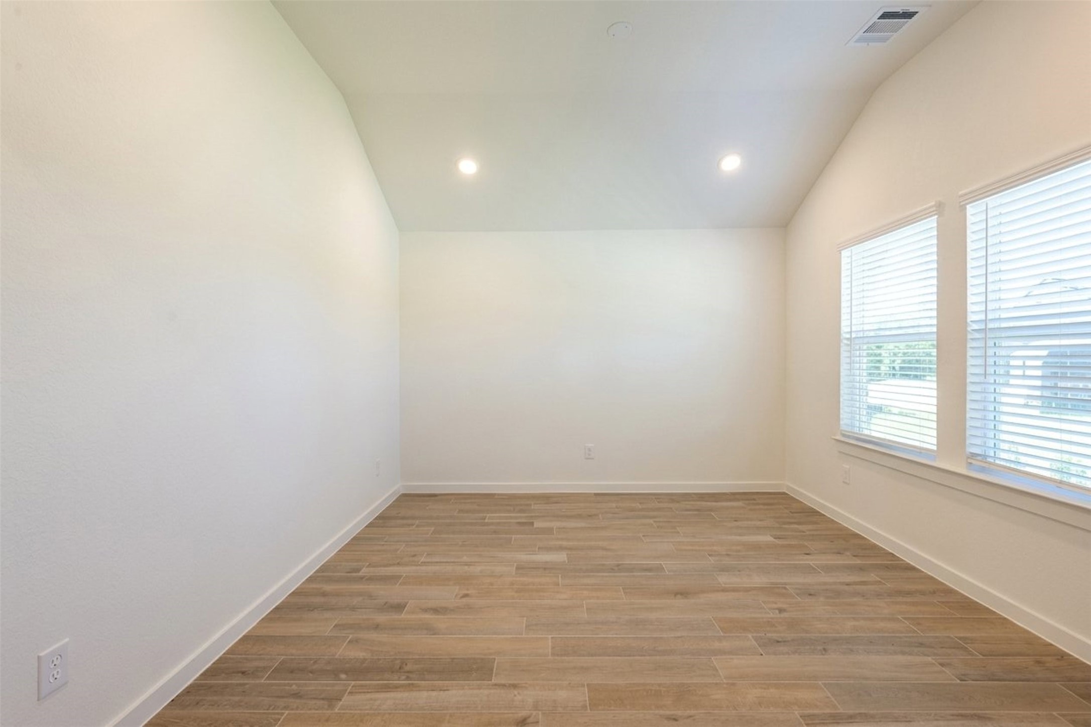 8331 Amethyst Valley Lane Property Photo 4