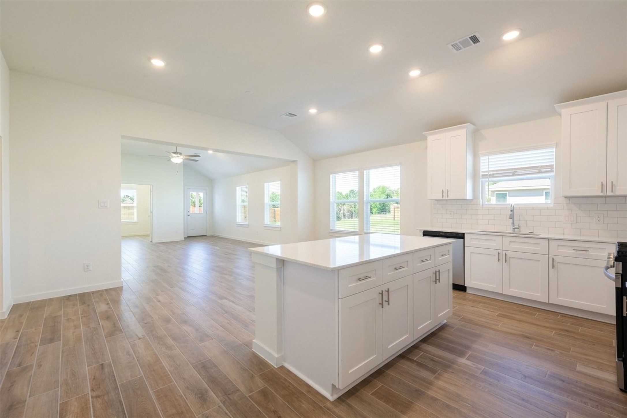 8331 Amethyst Valley Lane Property Photo 7