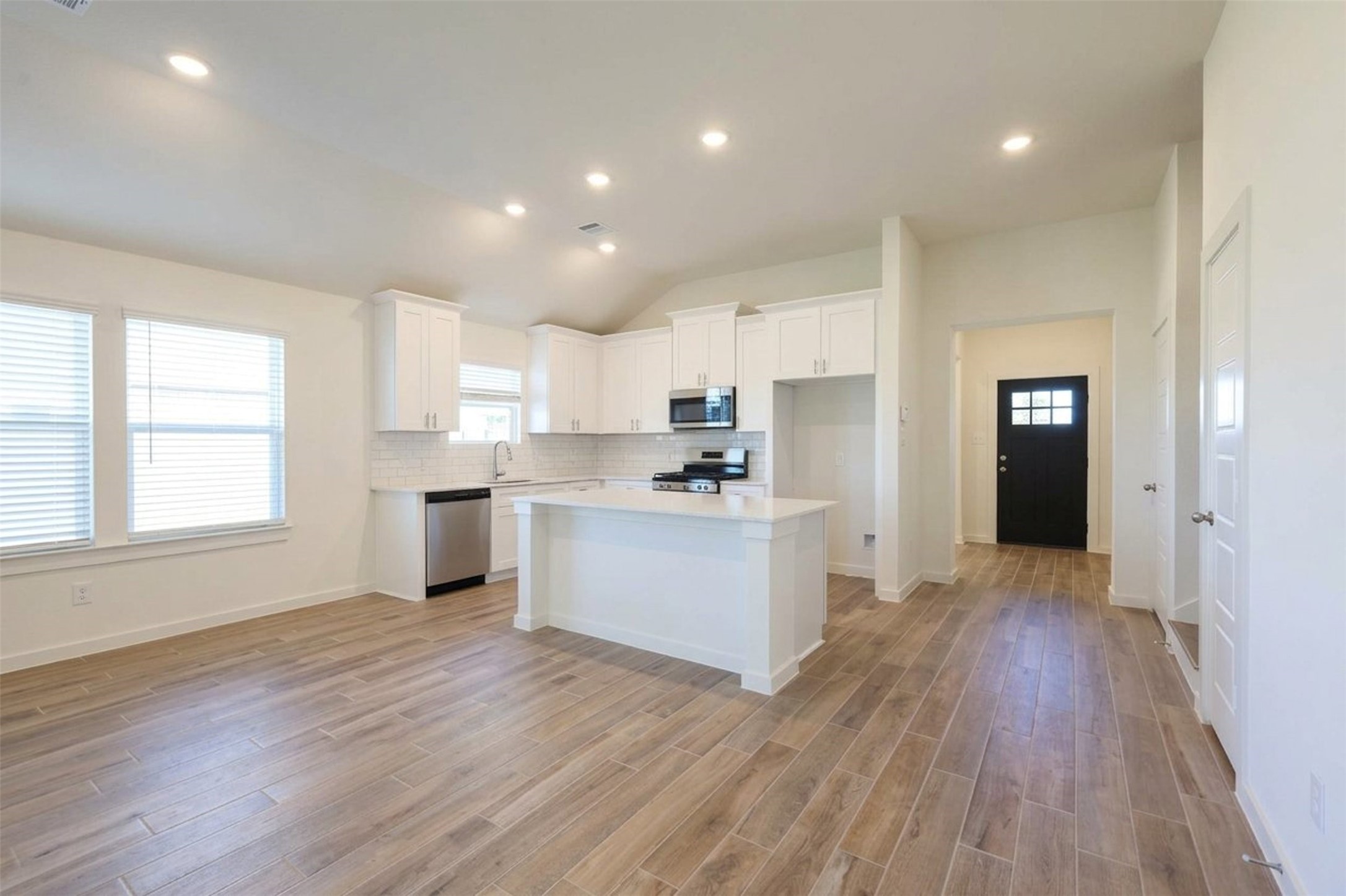 8331 Amethyst Valley Lane Property Photo 10