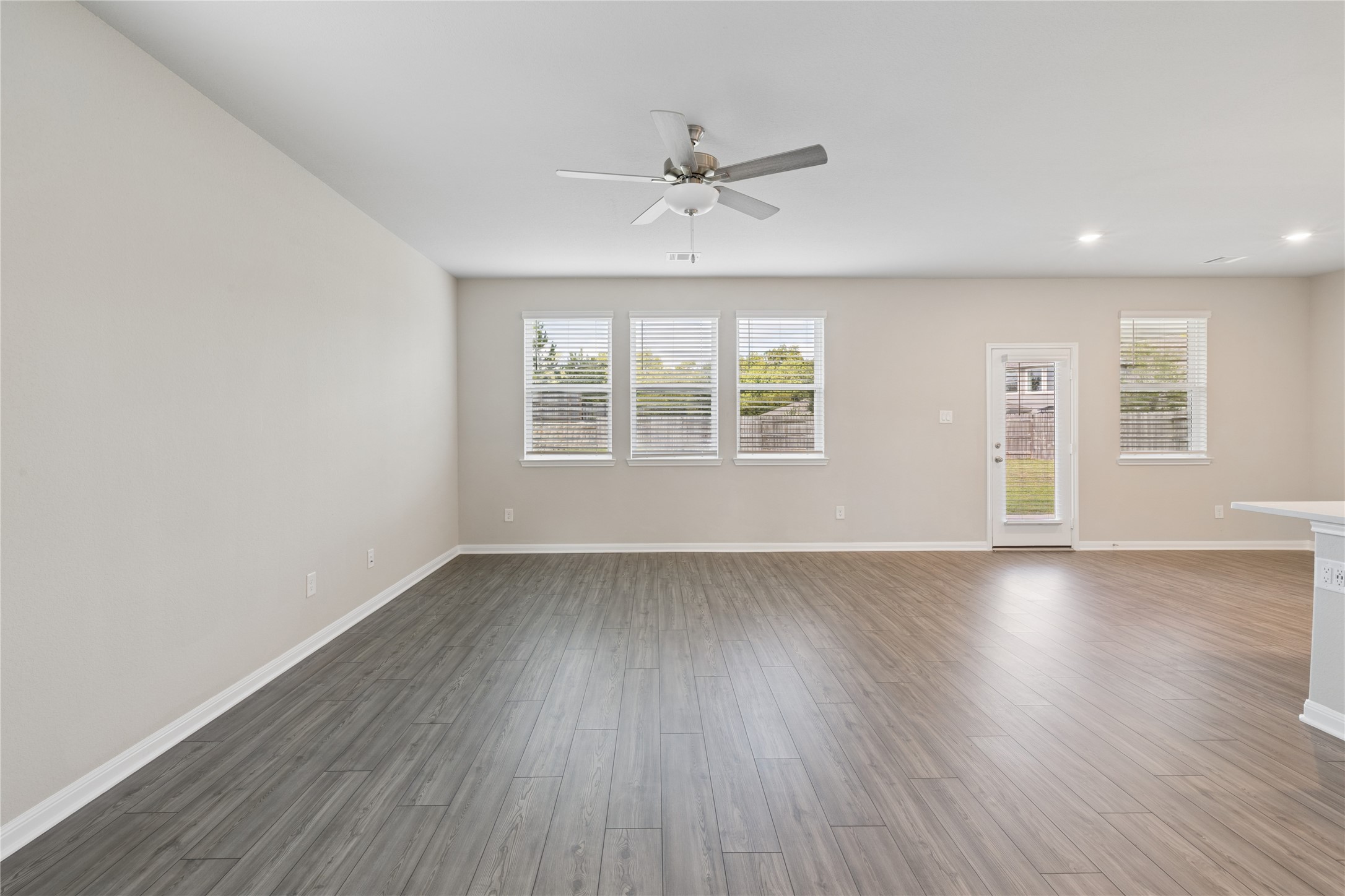 2046 West Darlington Oak Ct Property Photo 7