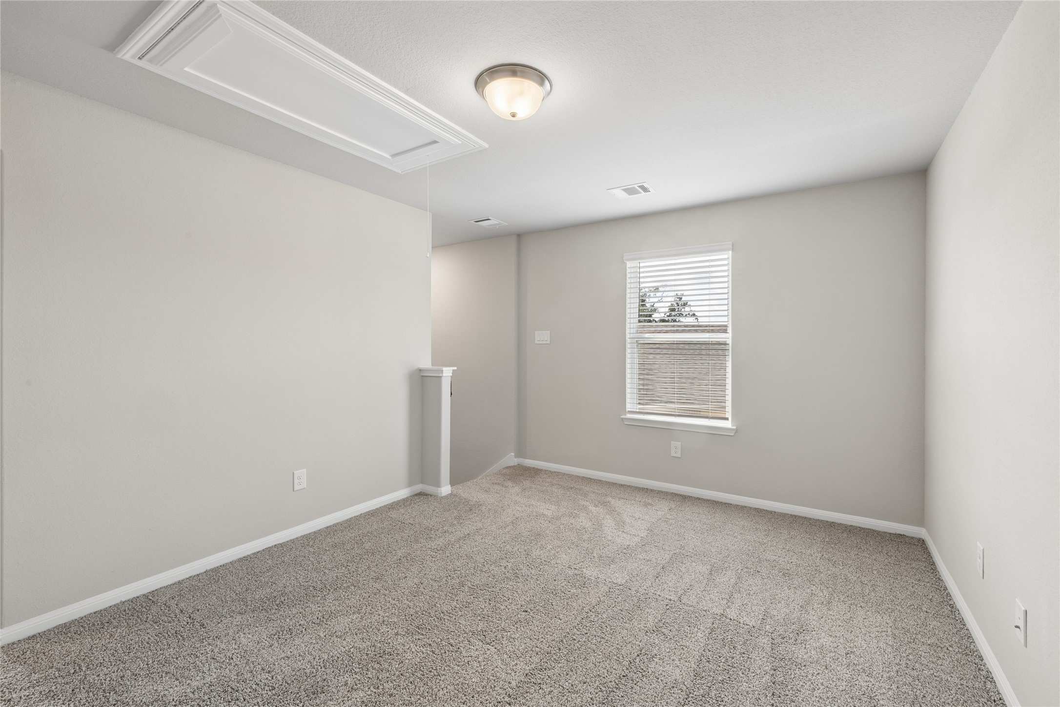 2046 West Darlington Oak Ct Property Photo 9