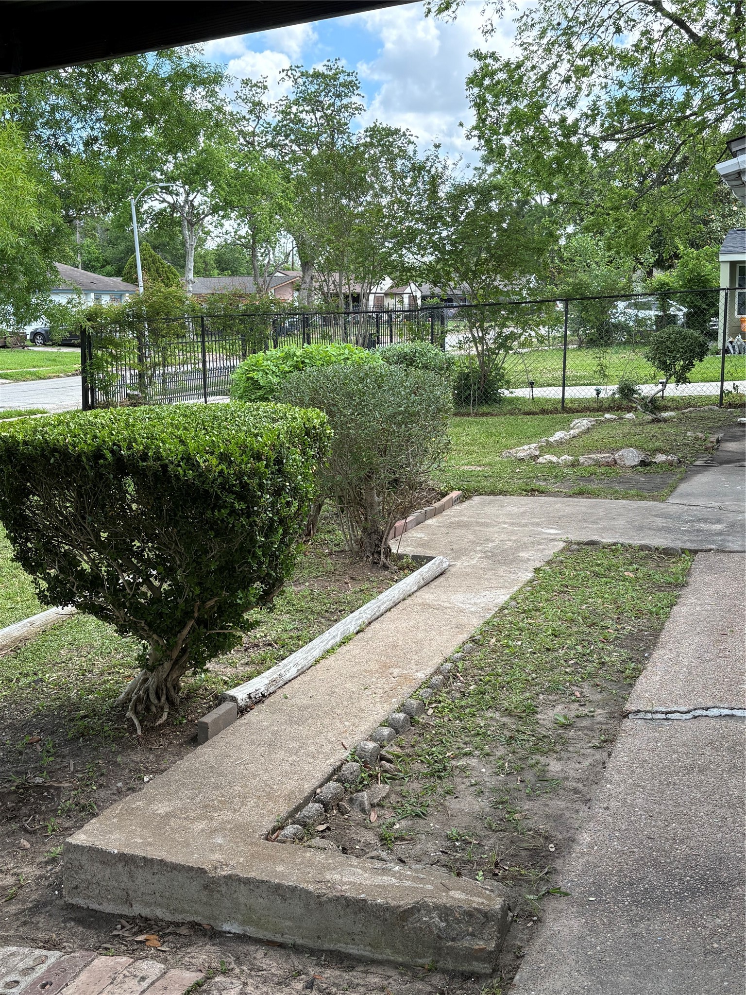 5914 Ridgeway Drive Property Photo 3