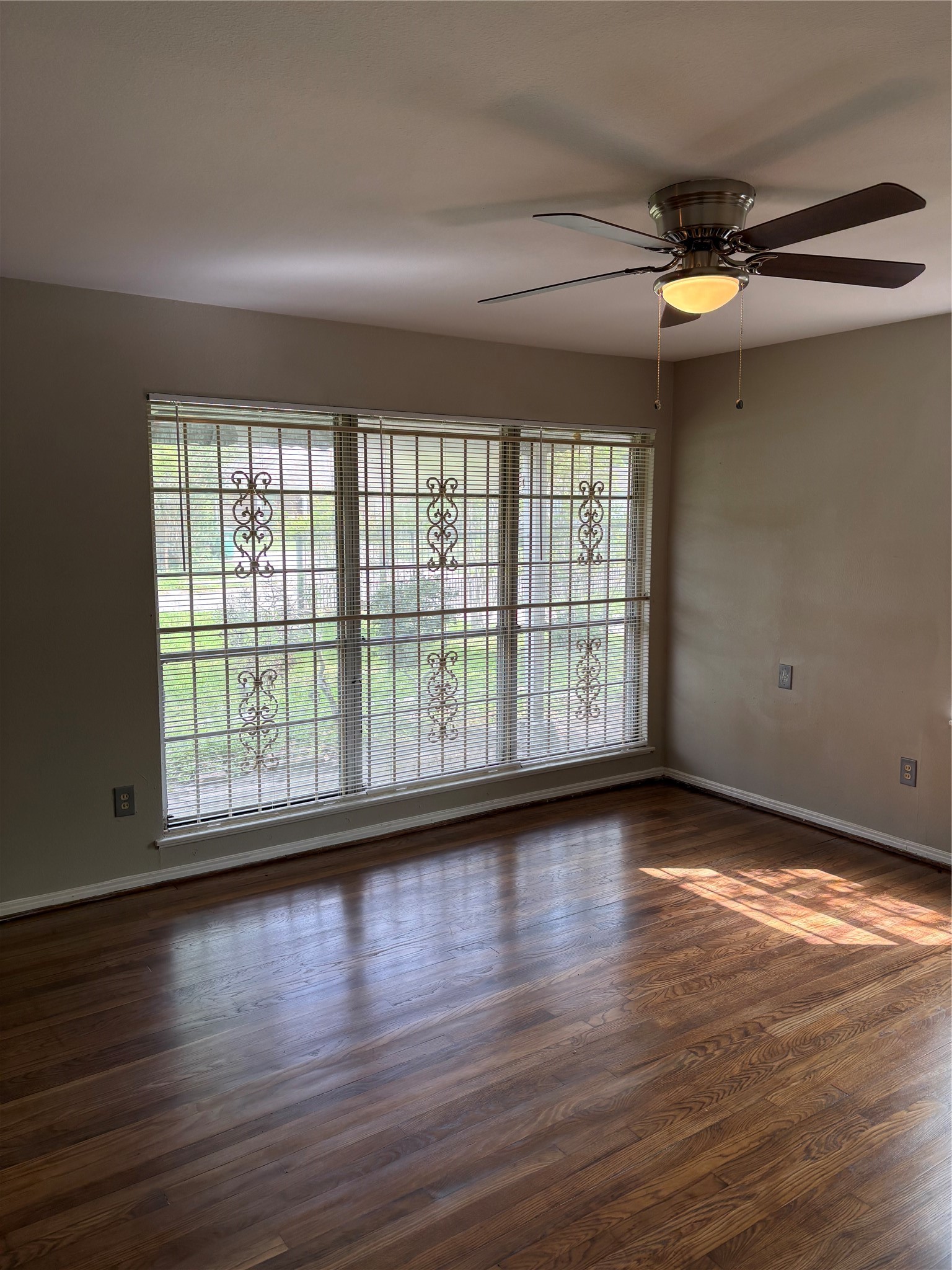 5914 Ridgeway Drive Property Photo 5