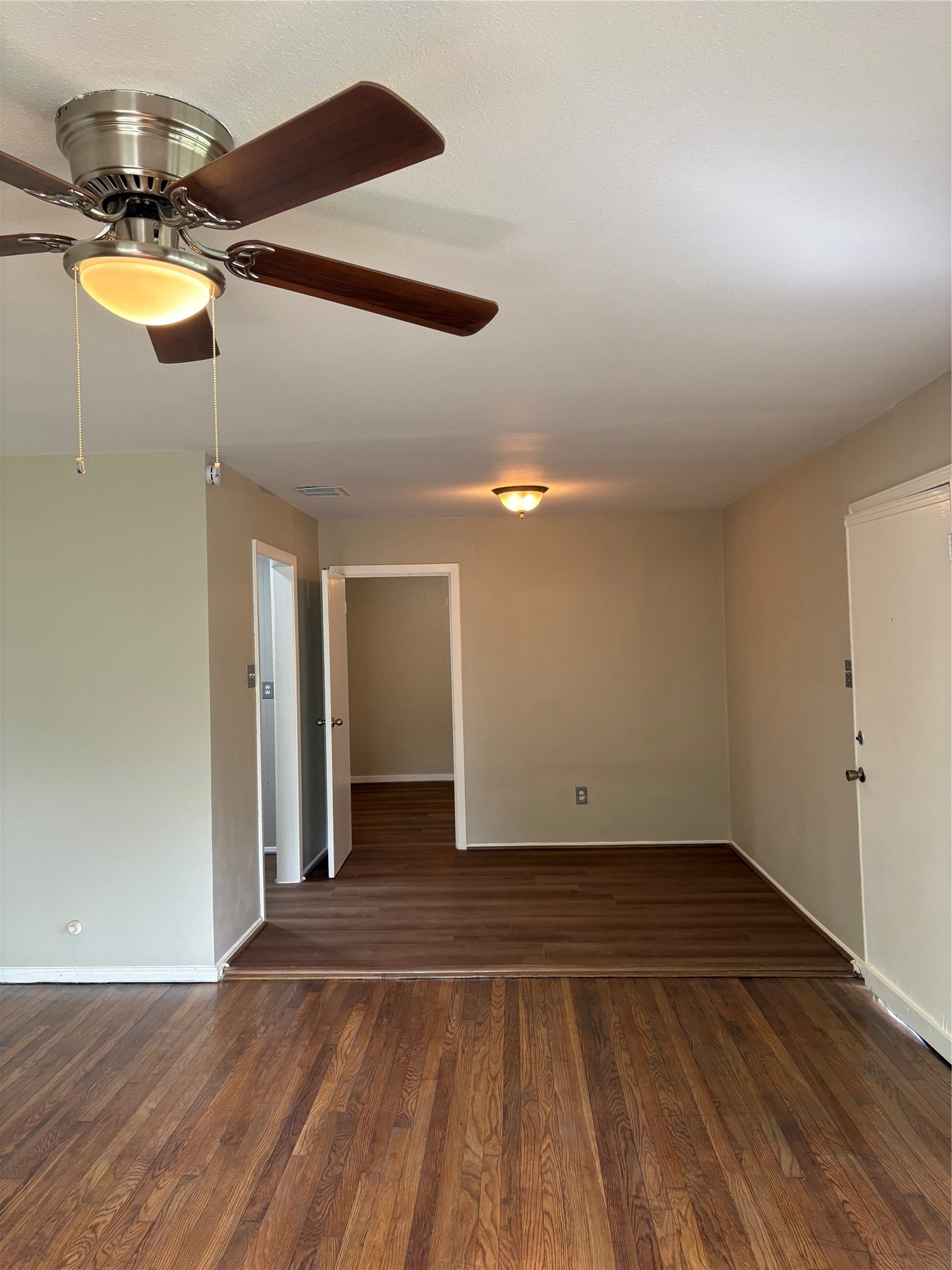 5914 Ridgeway Drive Property Photo 7