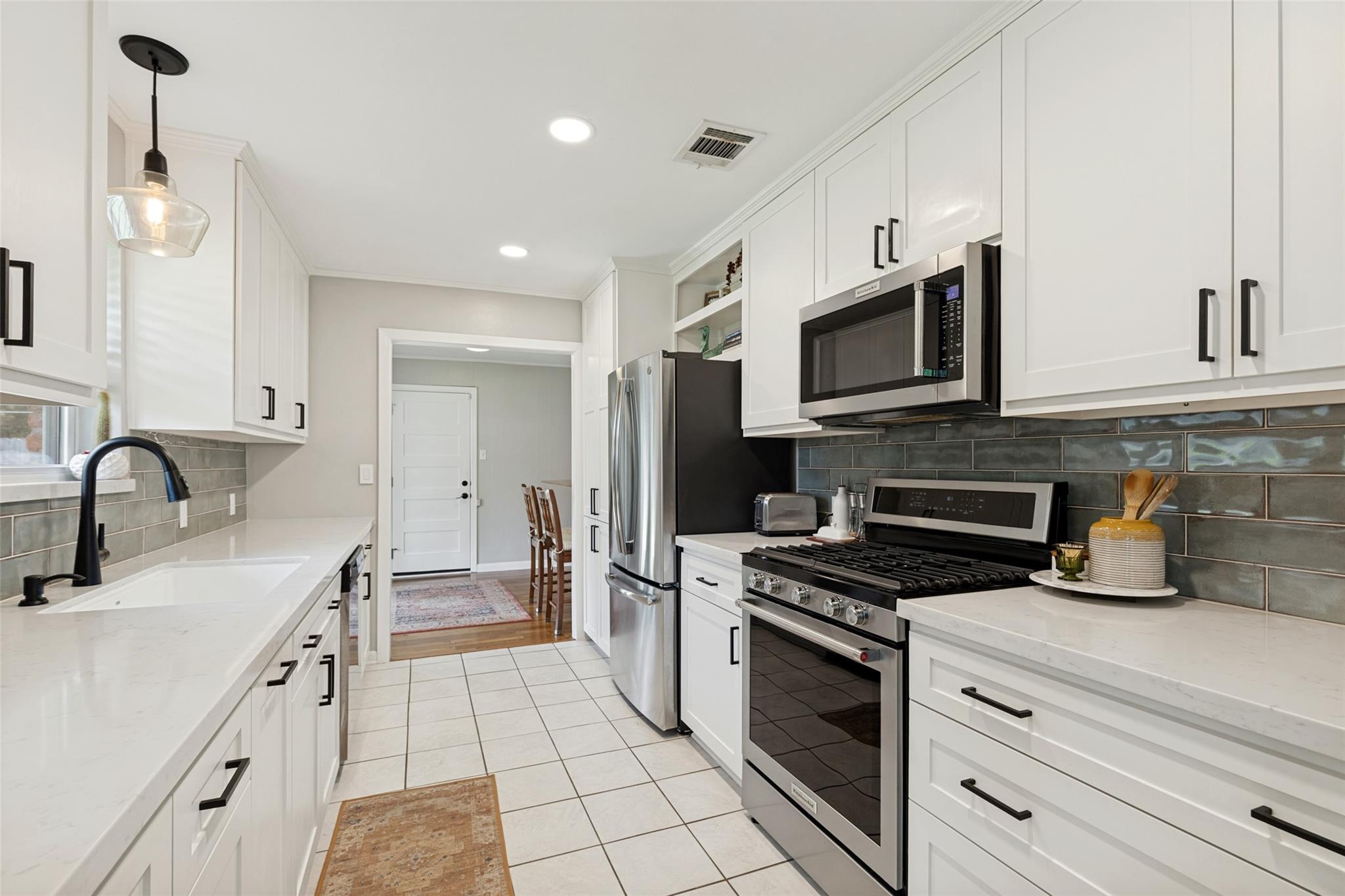 10031 Timberoak Drive Property Photo 7