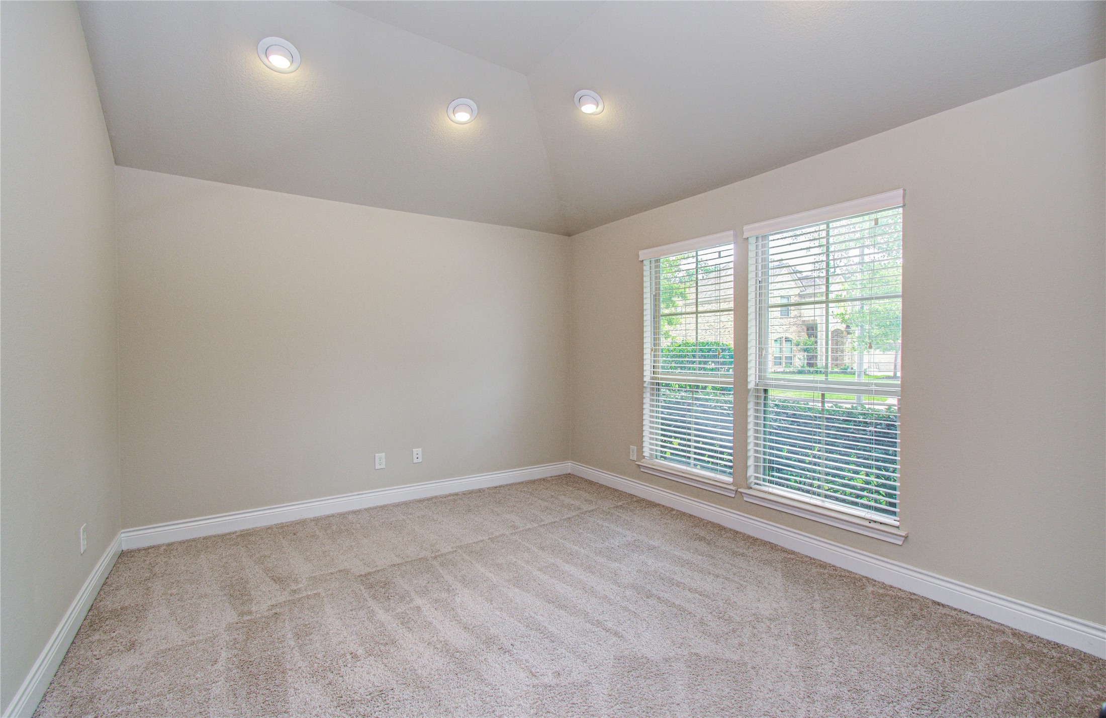 3814 Trophy Ridge Drive Property Photo 9
