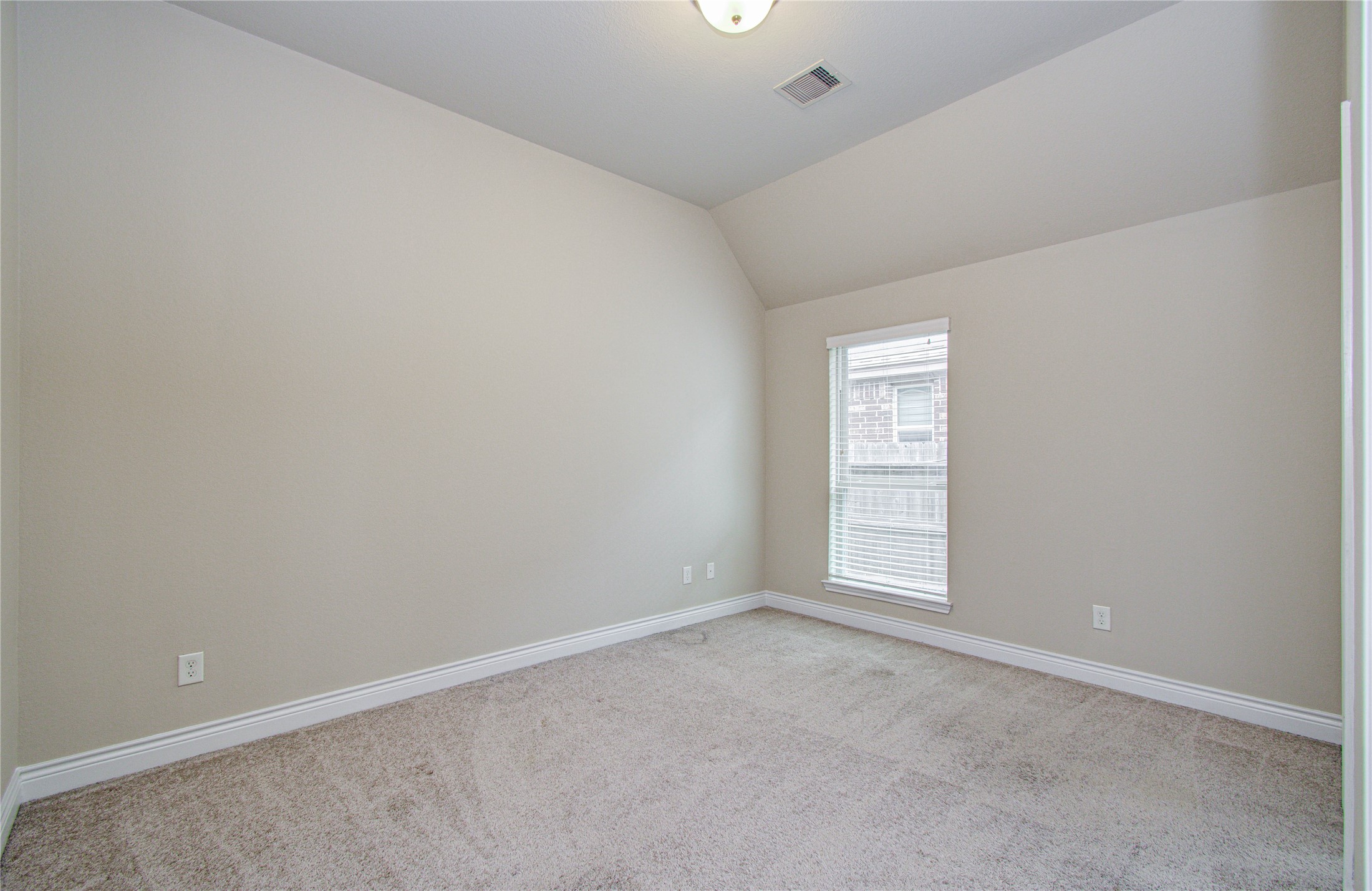 3814 Trophy Ridge Drive Property Photo 11