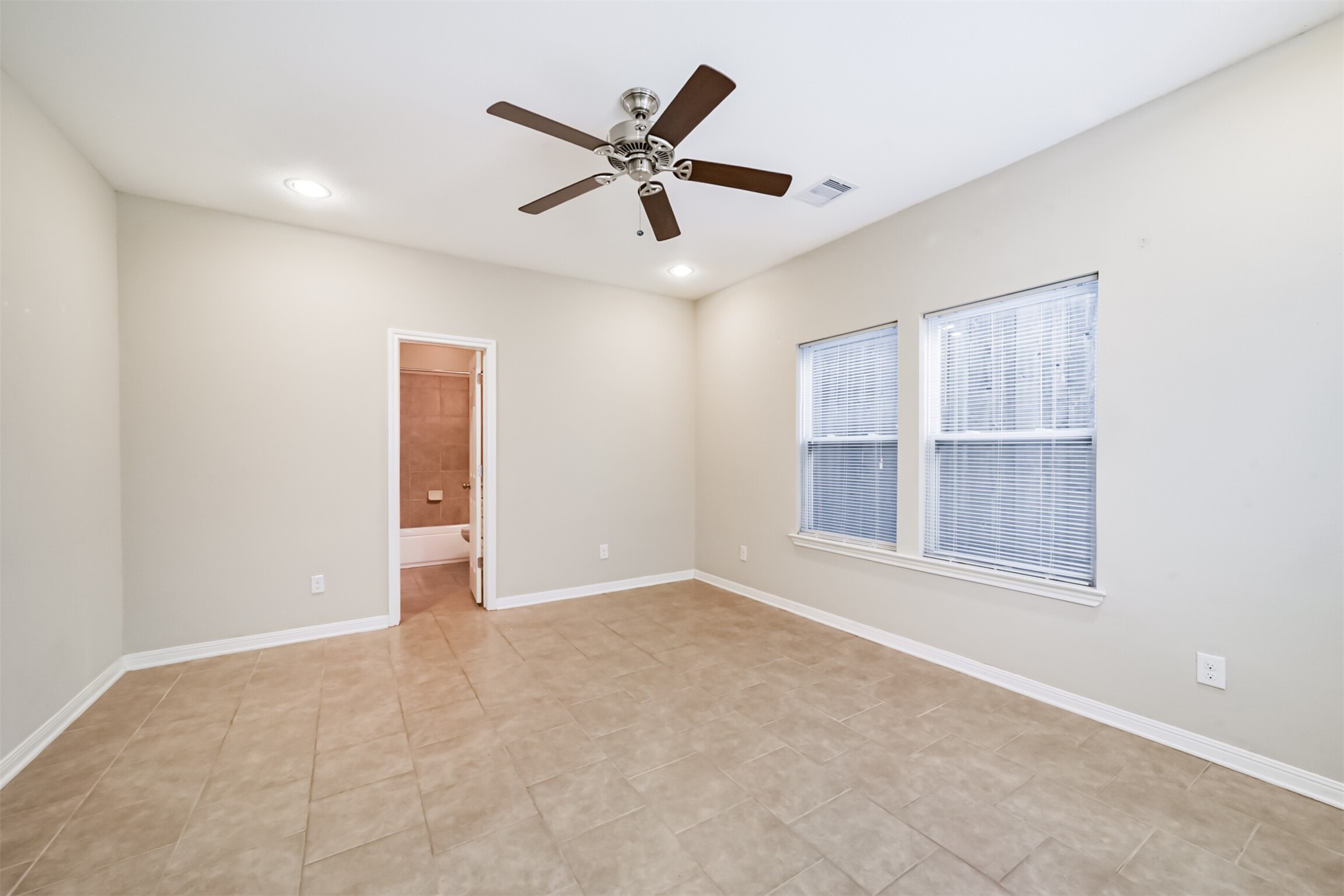 5305 Avenue J Property Photo 2