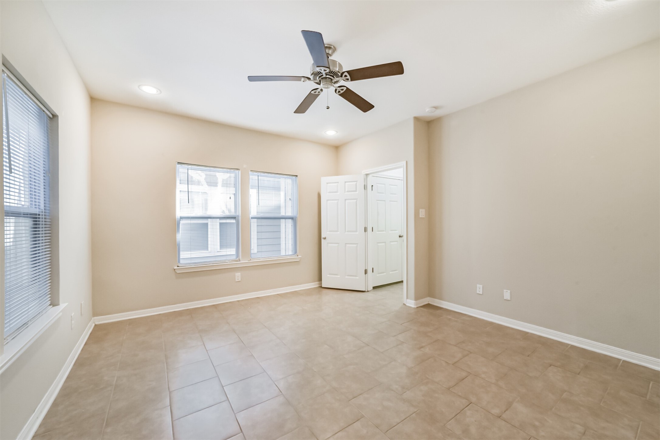 5305 Avenue J Property Photo 3