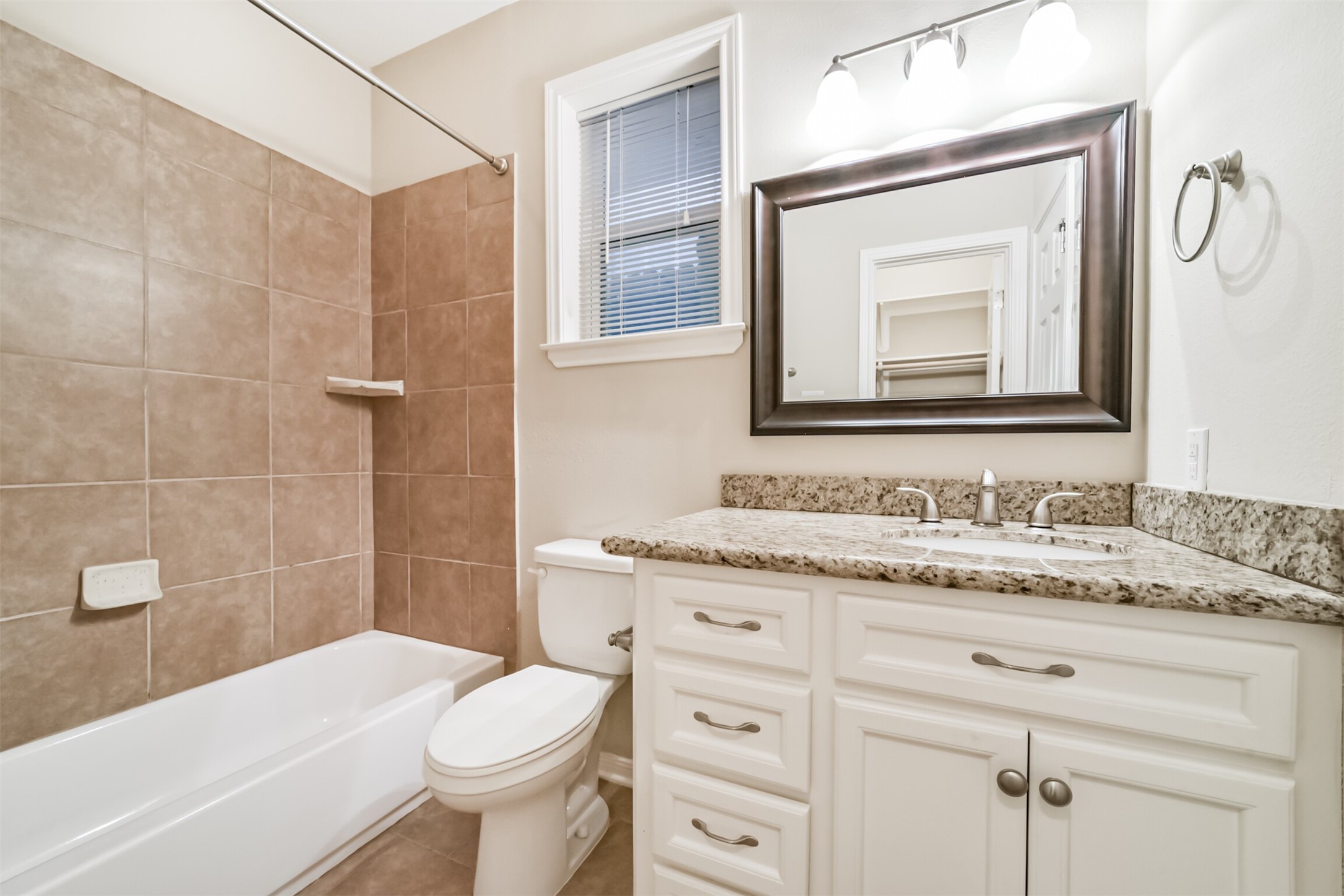 5305 Avenue J Property Photo 4
