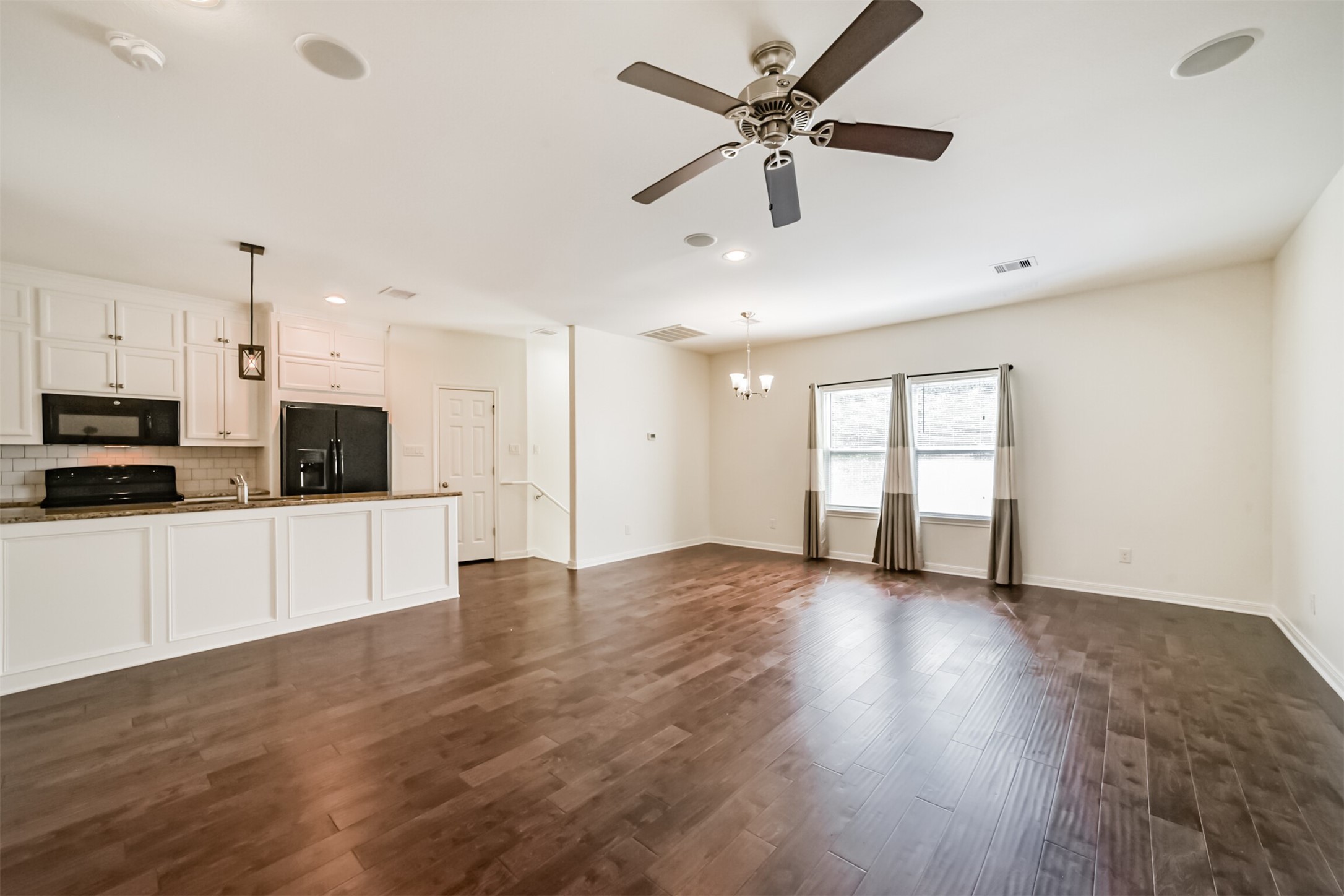 5305 Avenue J Property Photo 6
