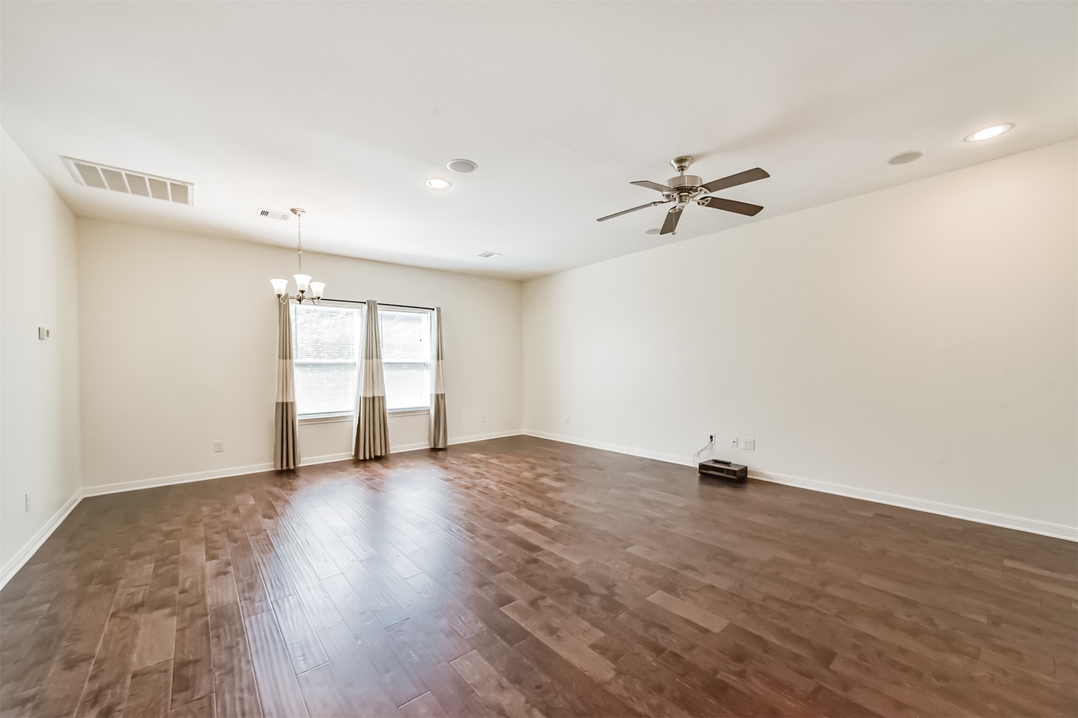 5305 Avenue J Property Photo 7