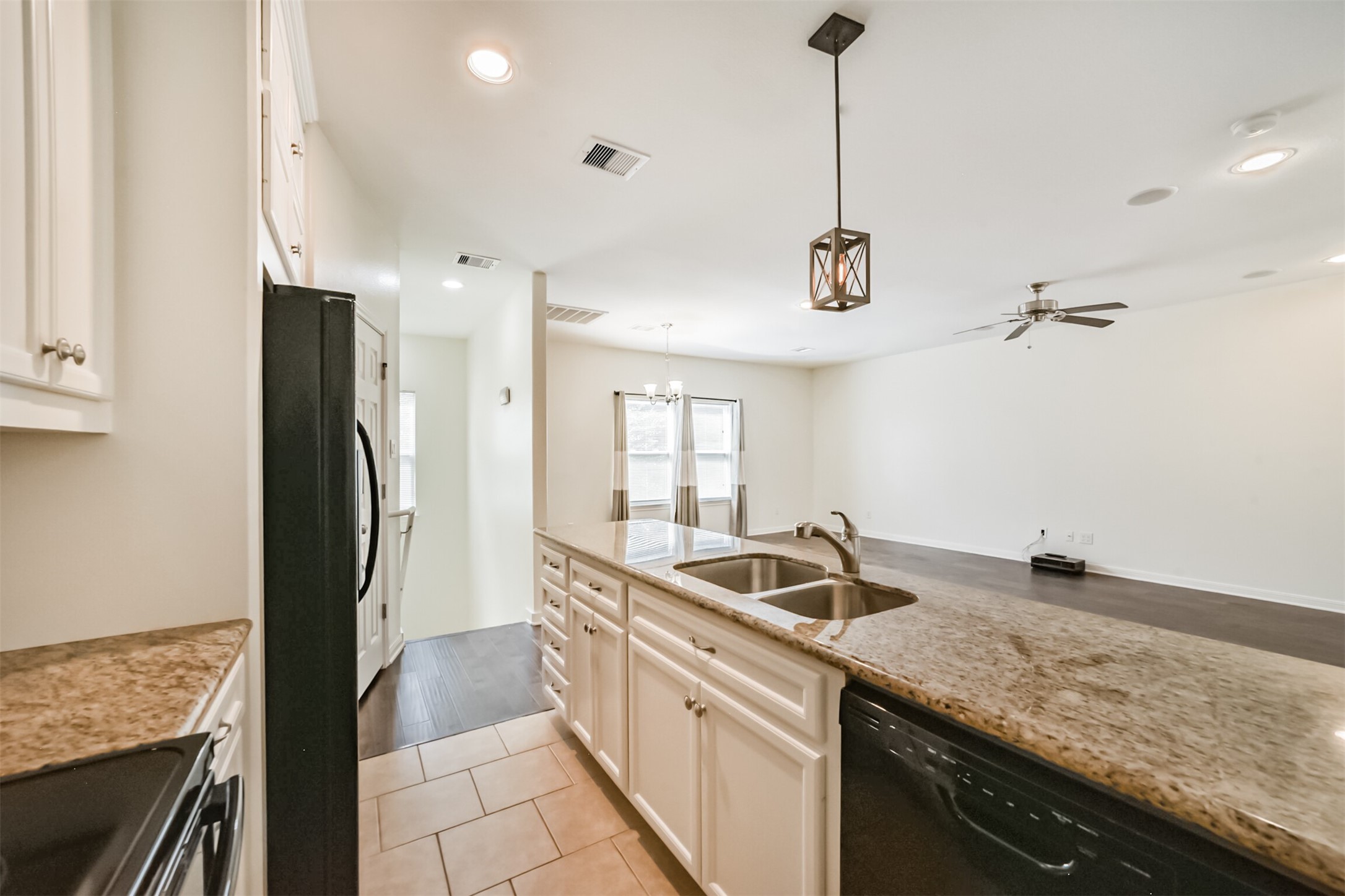 5305 Avenue J Property Photo 9