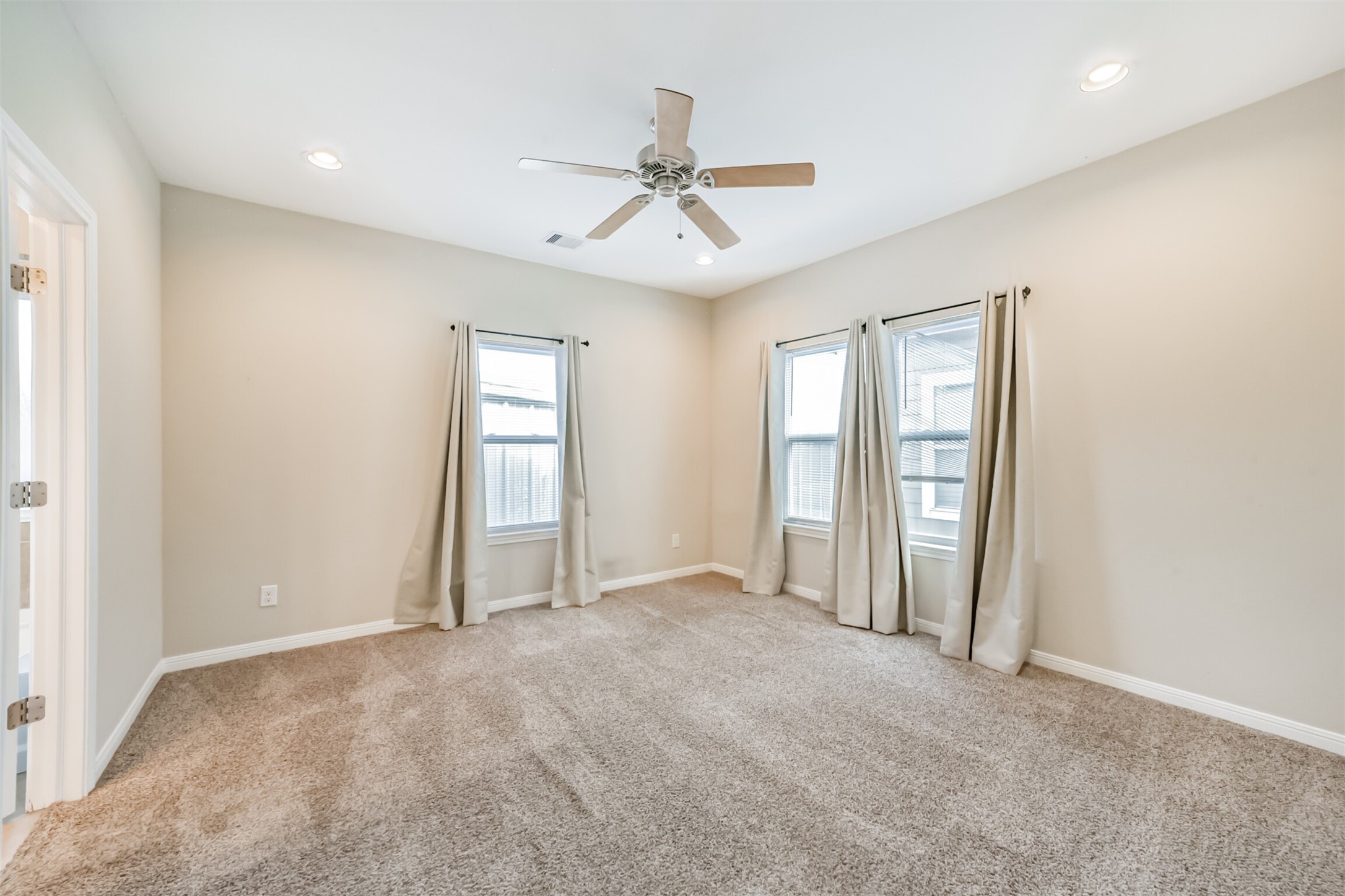 5305 Avenue J Property Photo 11