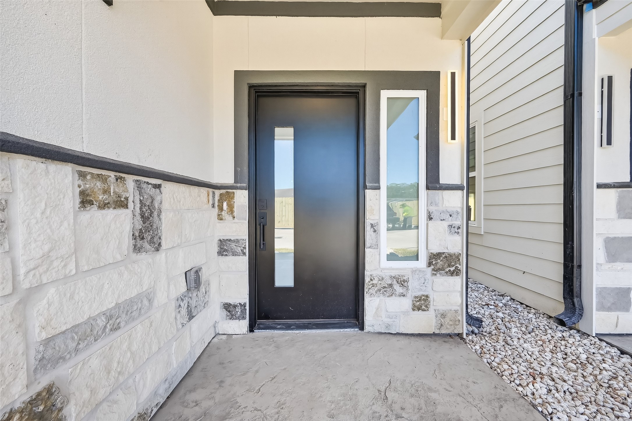 12315 New Jordan Lane Property Photo 3