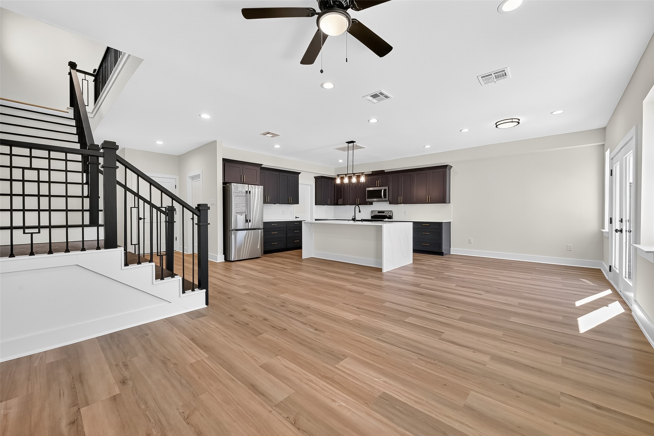 12315 New Jordan Lane Property Photo 11