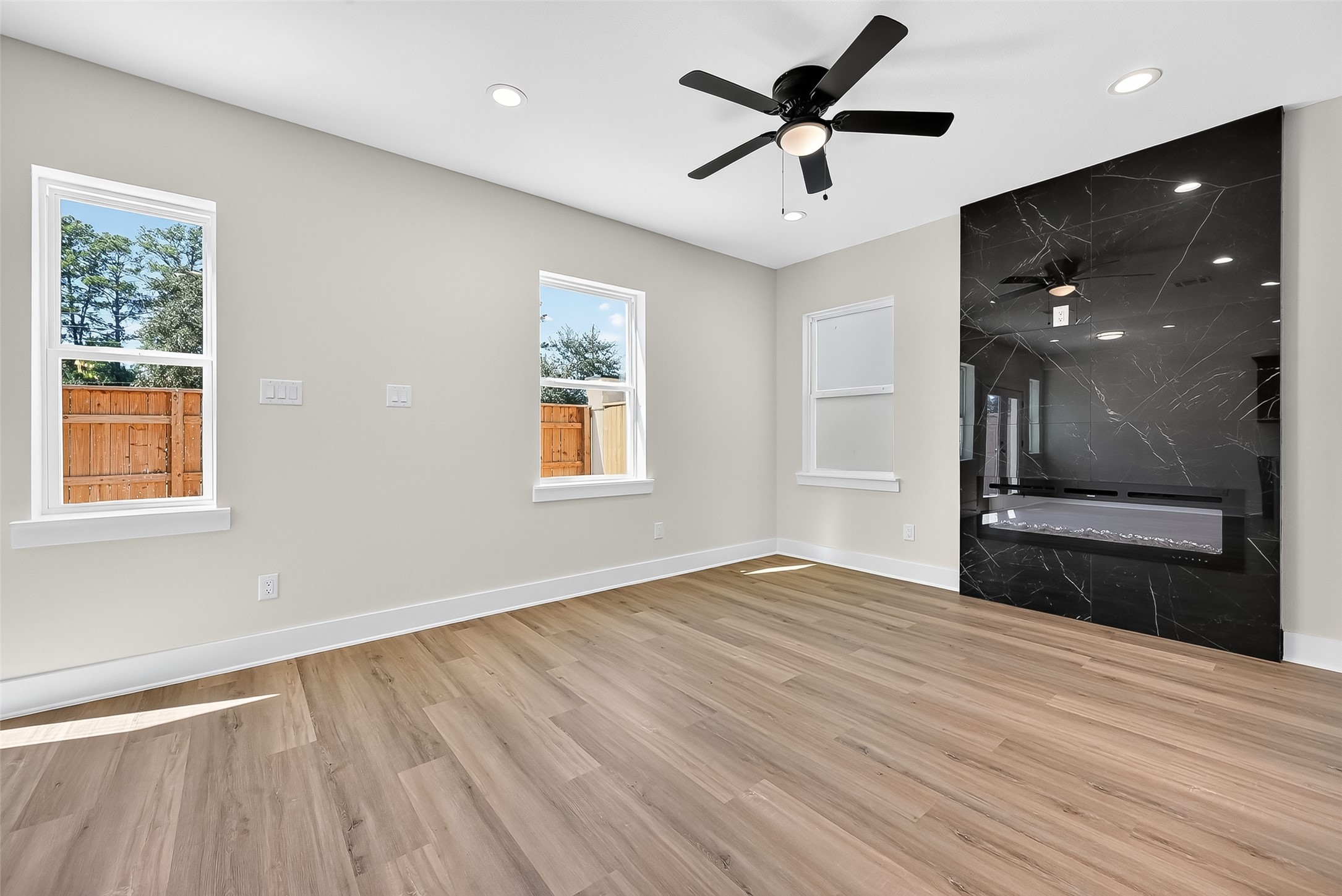 12315 New Jordan Lane Property Photo 13
