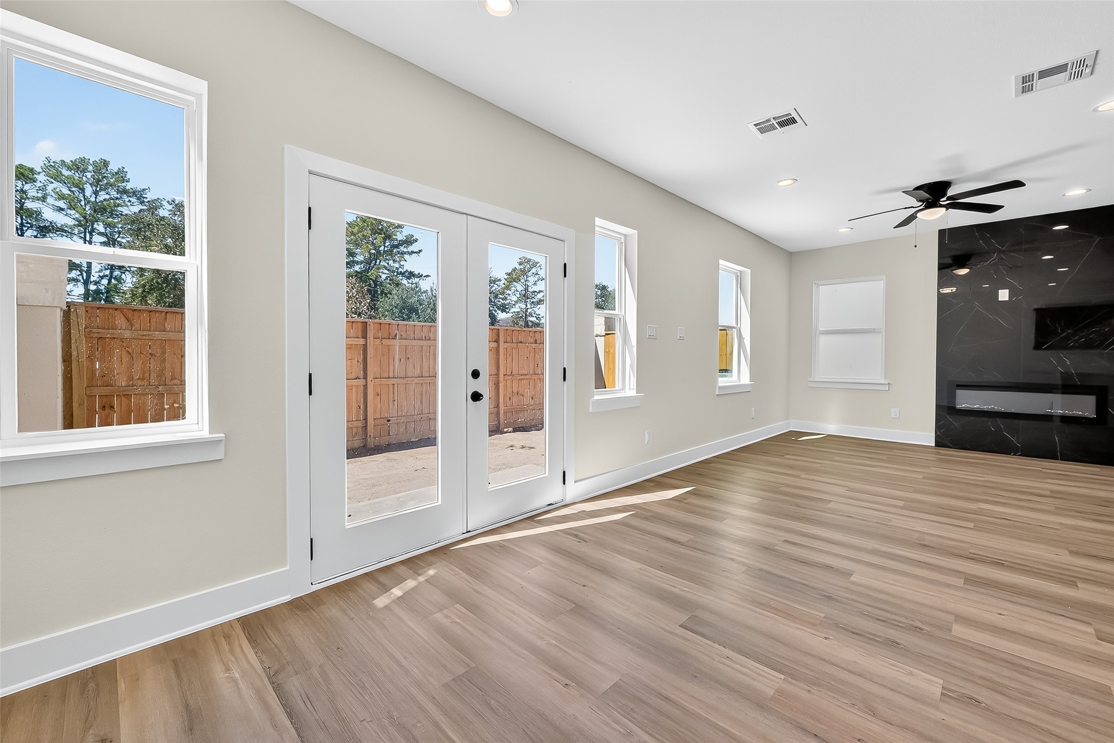12315 New Jordan Lane Property Photo 16