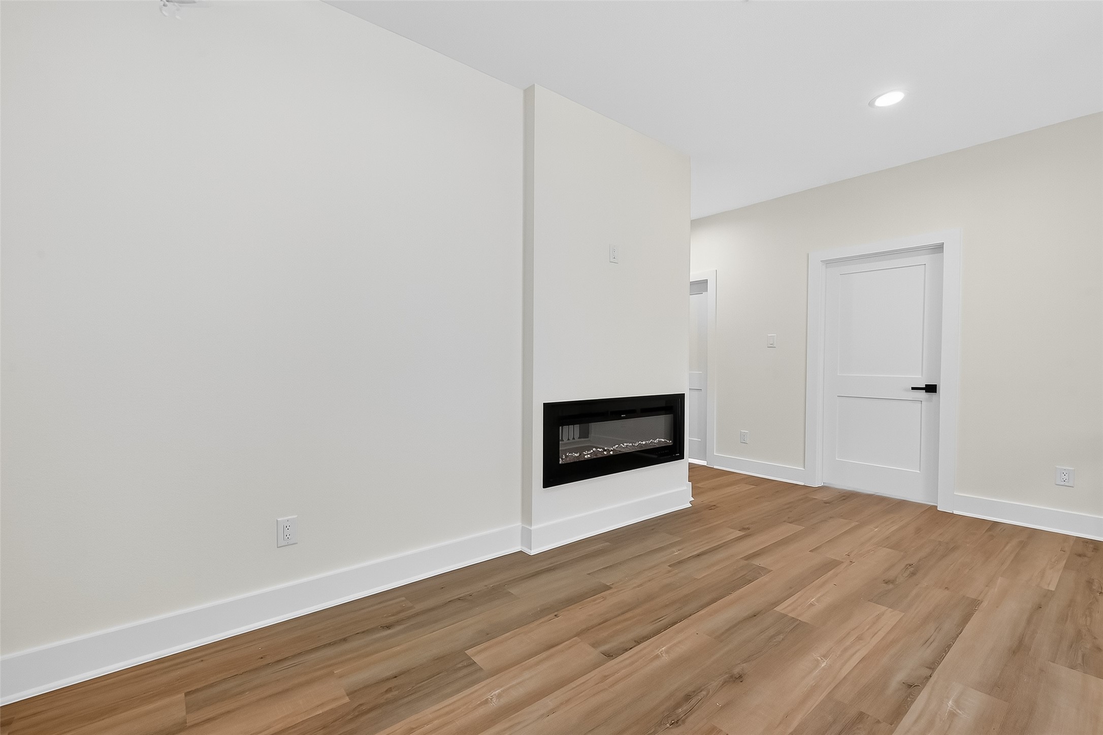 12315 New Jordan Lane Property Photo 23