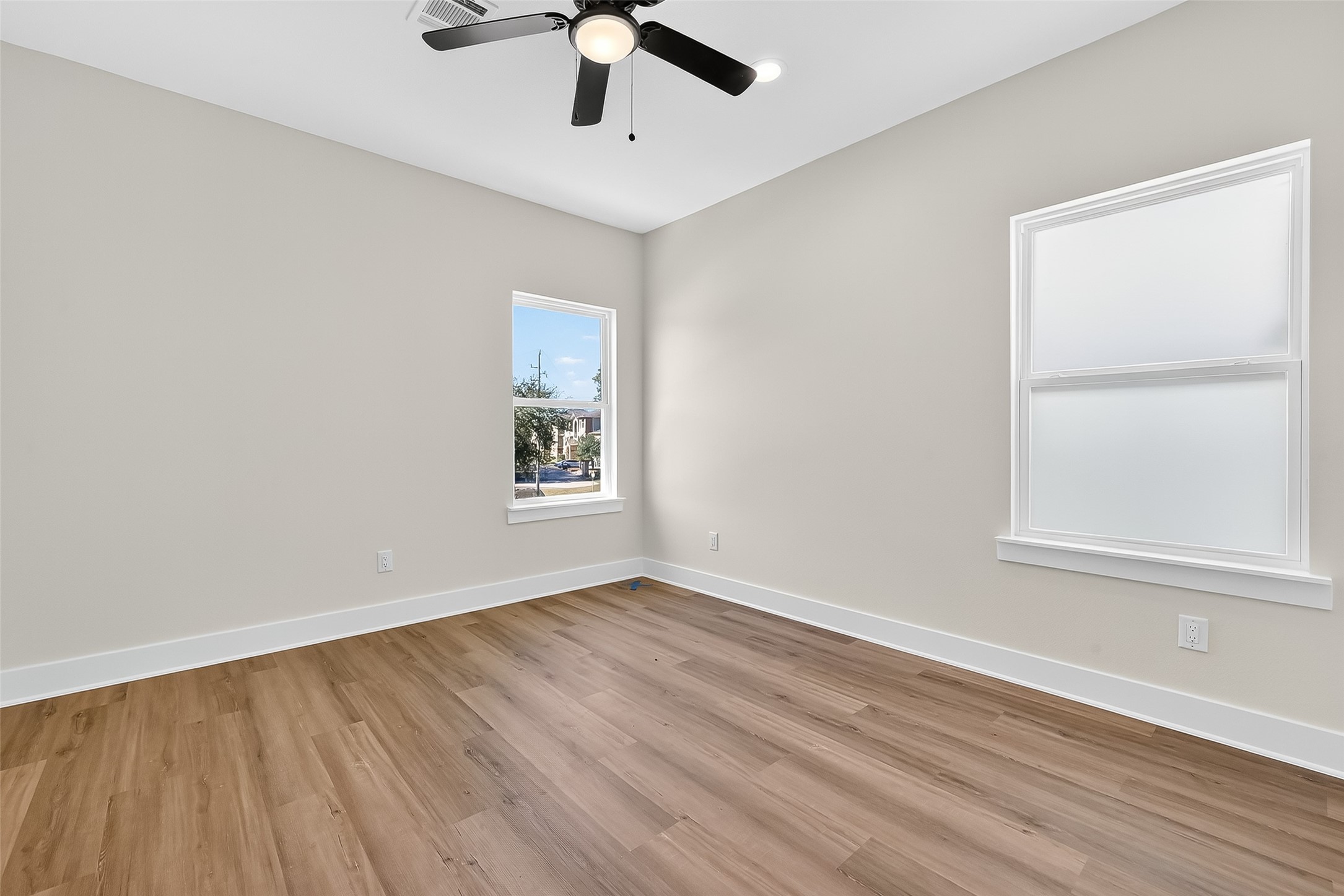 12315 New Jordan Lane Property Photo 26