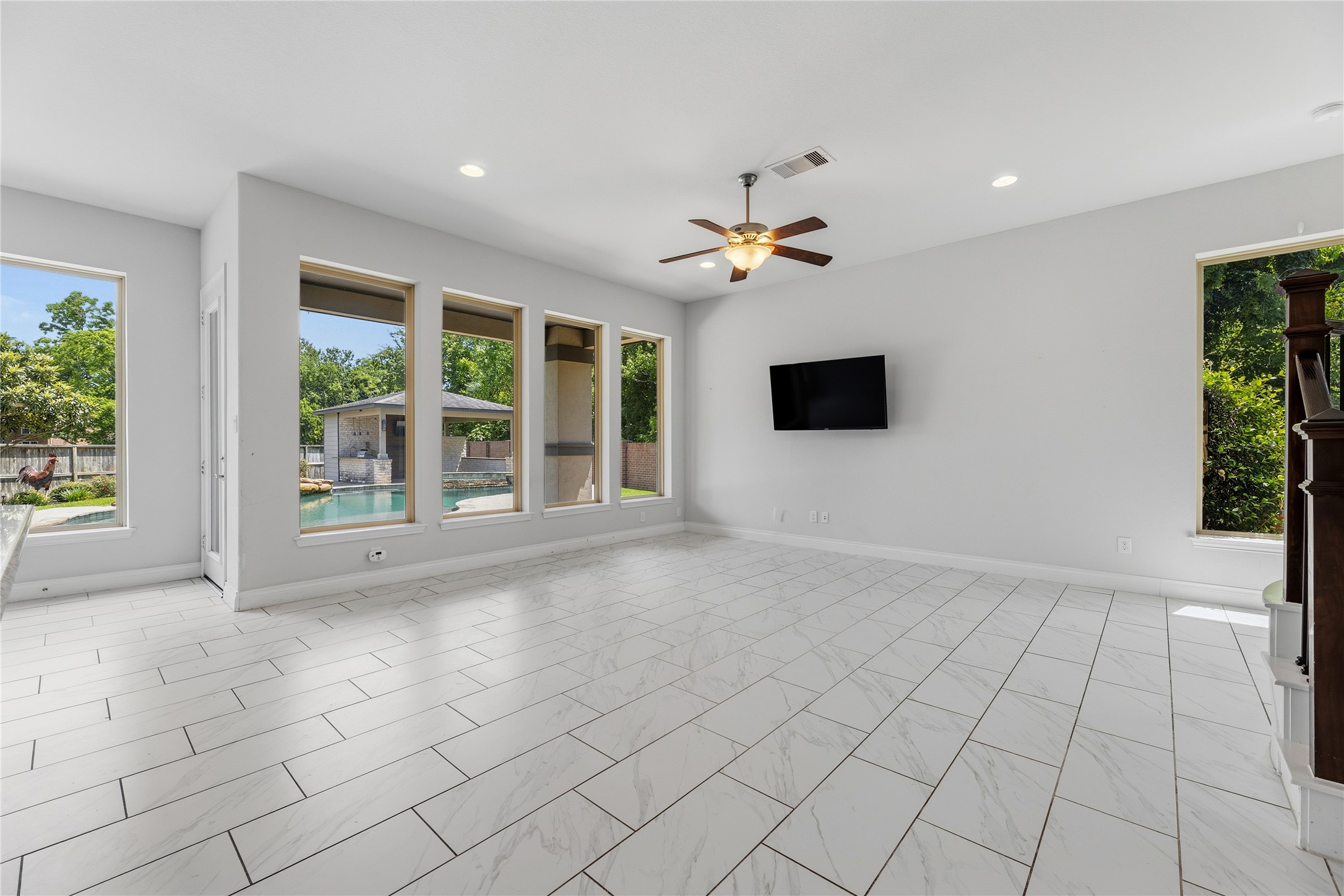 9547 Scanlan Heights Lane Property Photo 17
