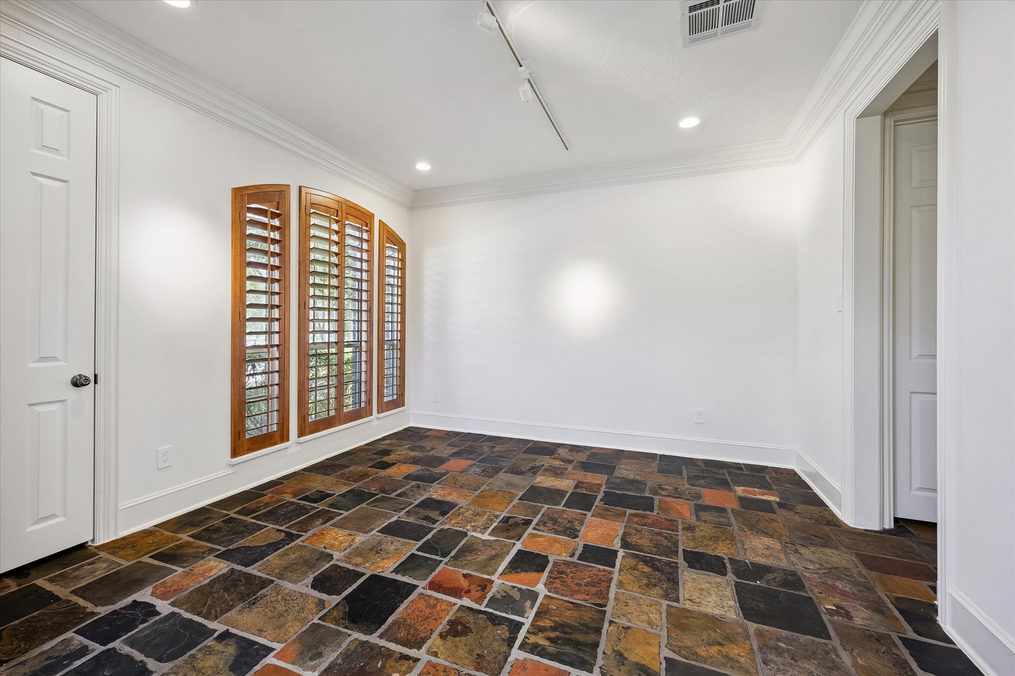 14022 Barnhart Boulevard Property Photo 11