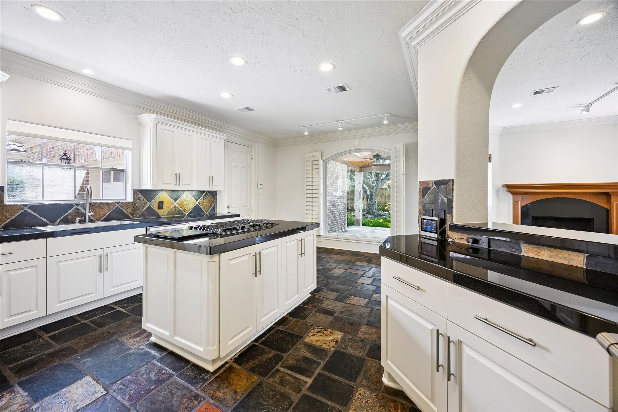 14022 Barnhart Boulevard Property Photo 12