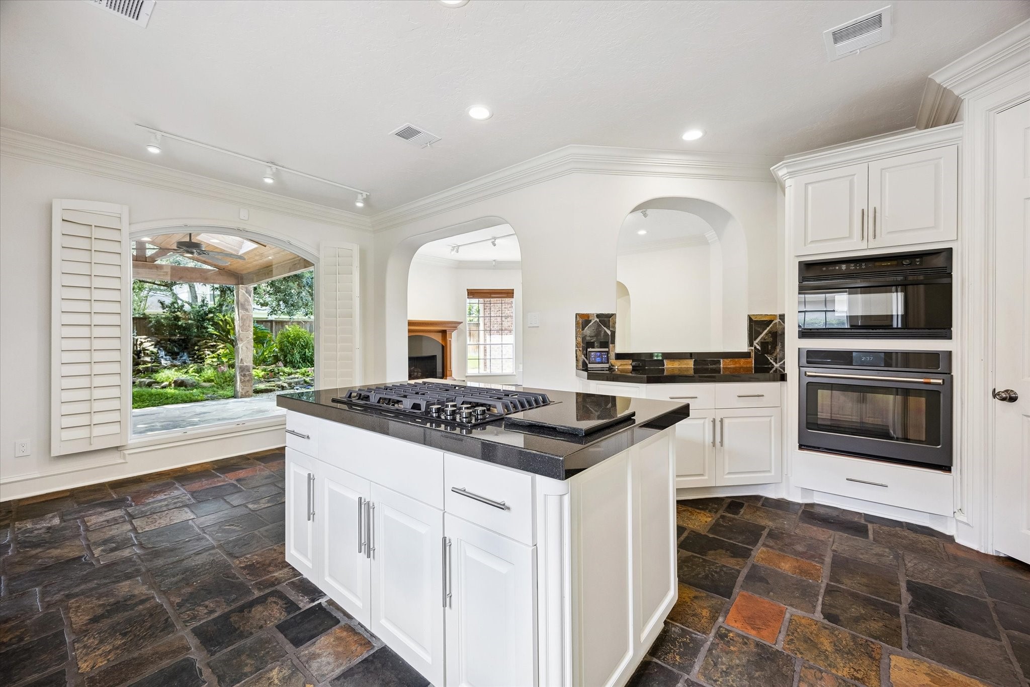 14022 Barnhart Boulevard Property Photo 15