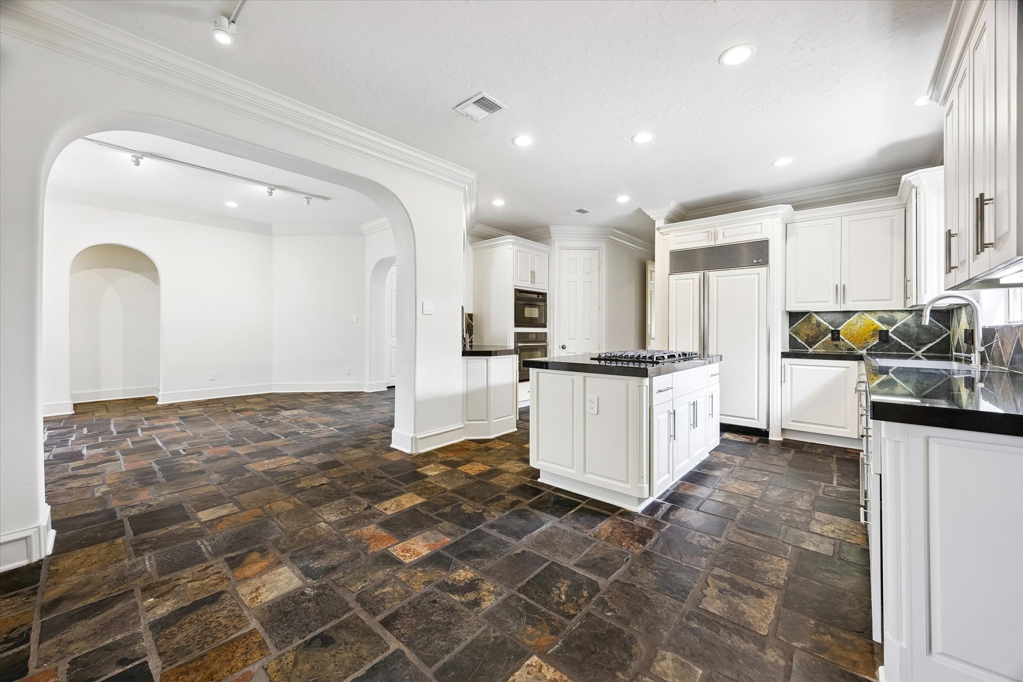 14022 Barnhart Boulevard Property Photo 16