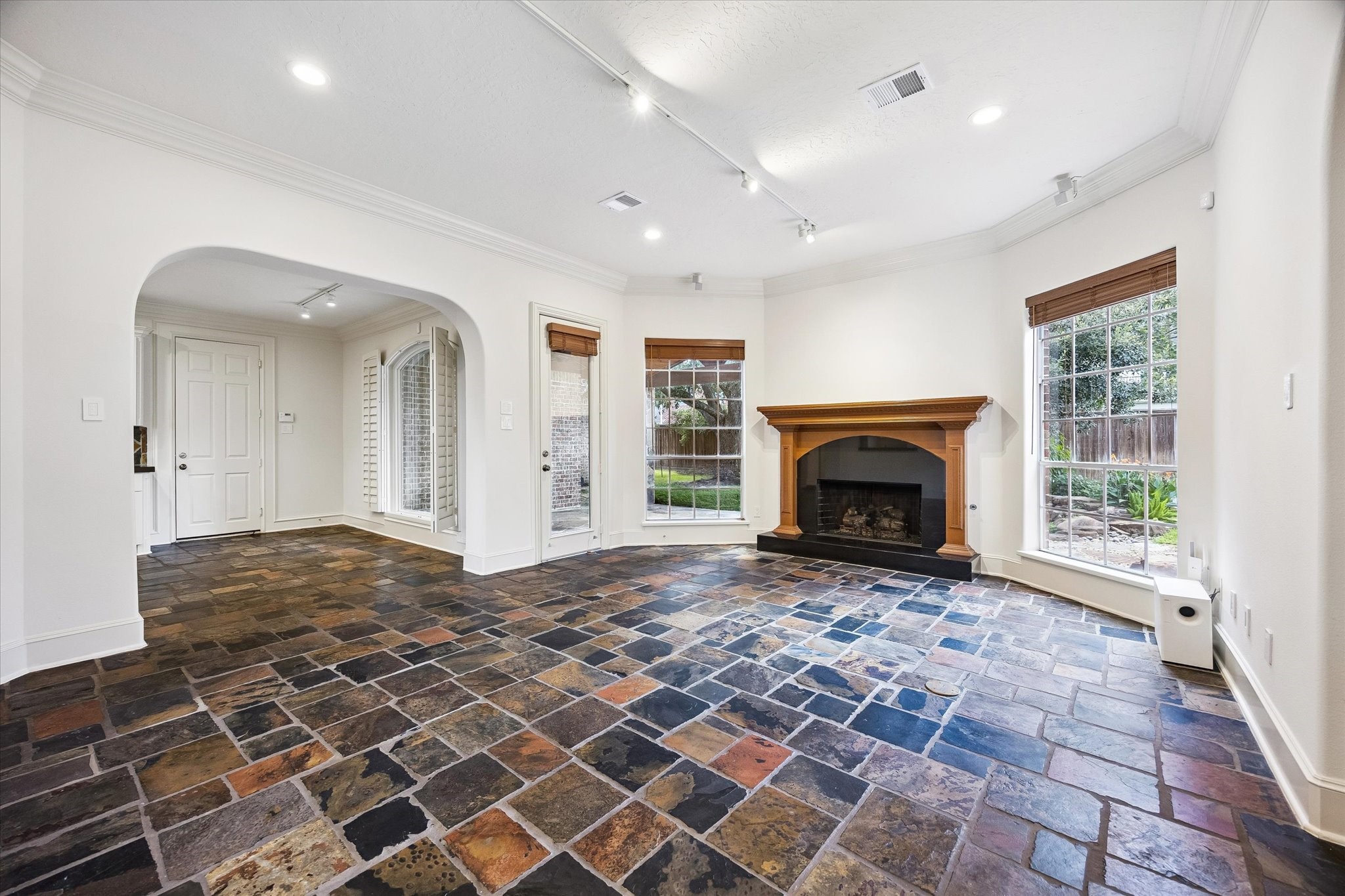 14022 Barnhart Boulevard Property Photo 21