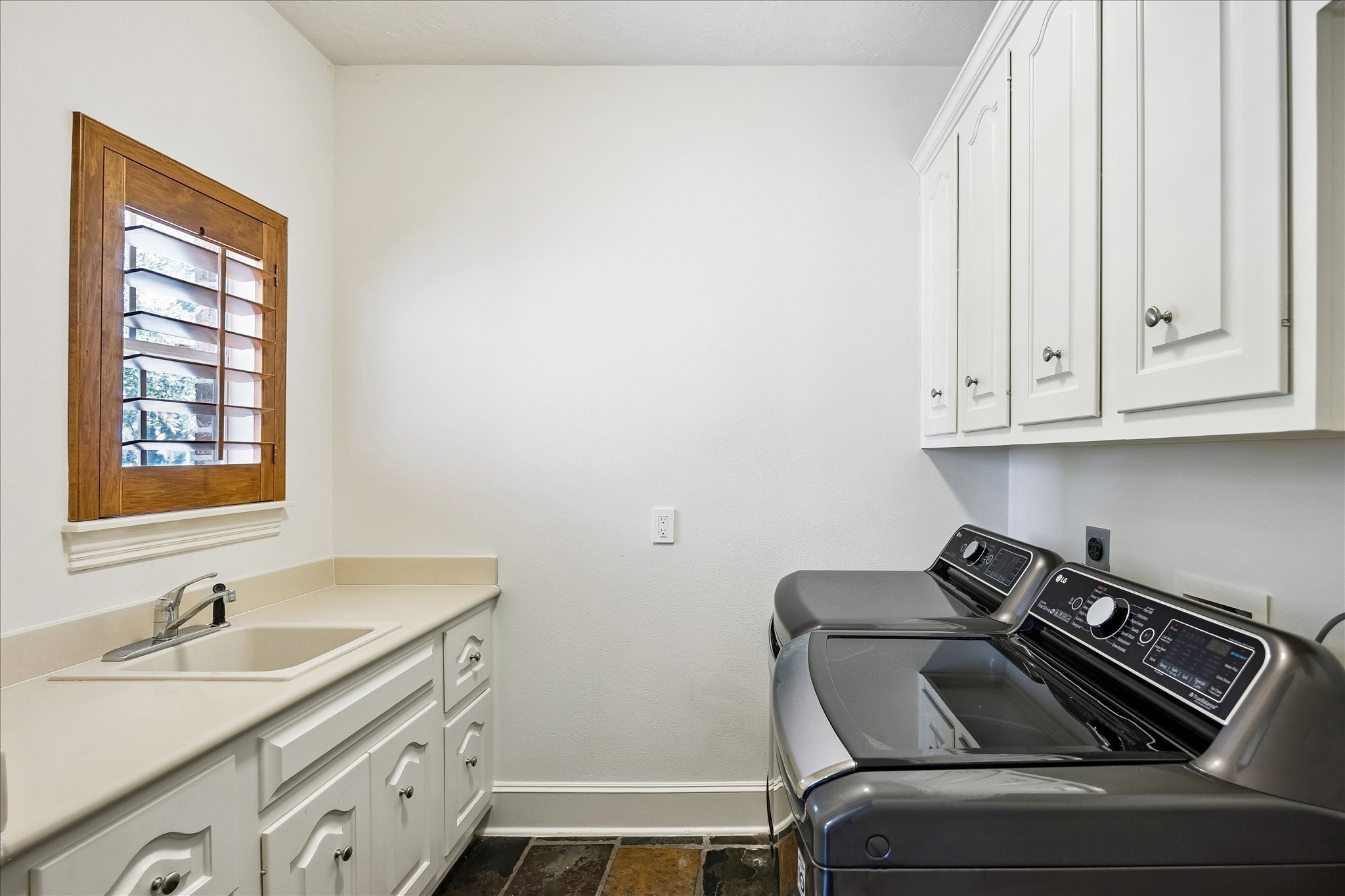 14022 Barnhart Boulevard Property Photo 38