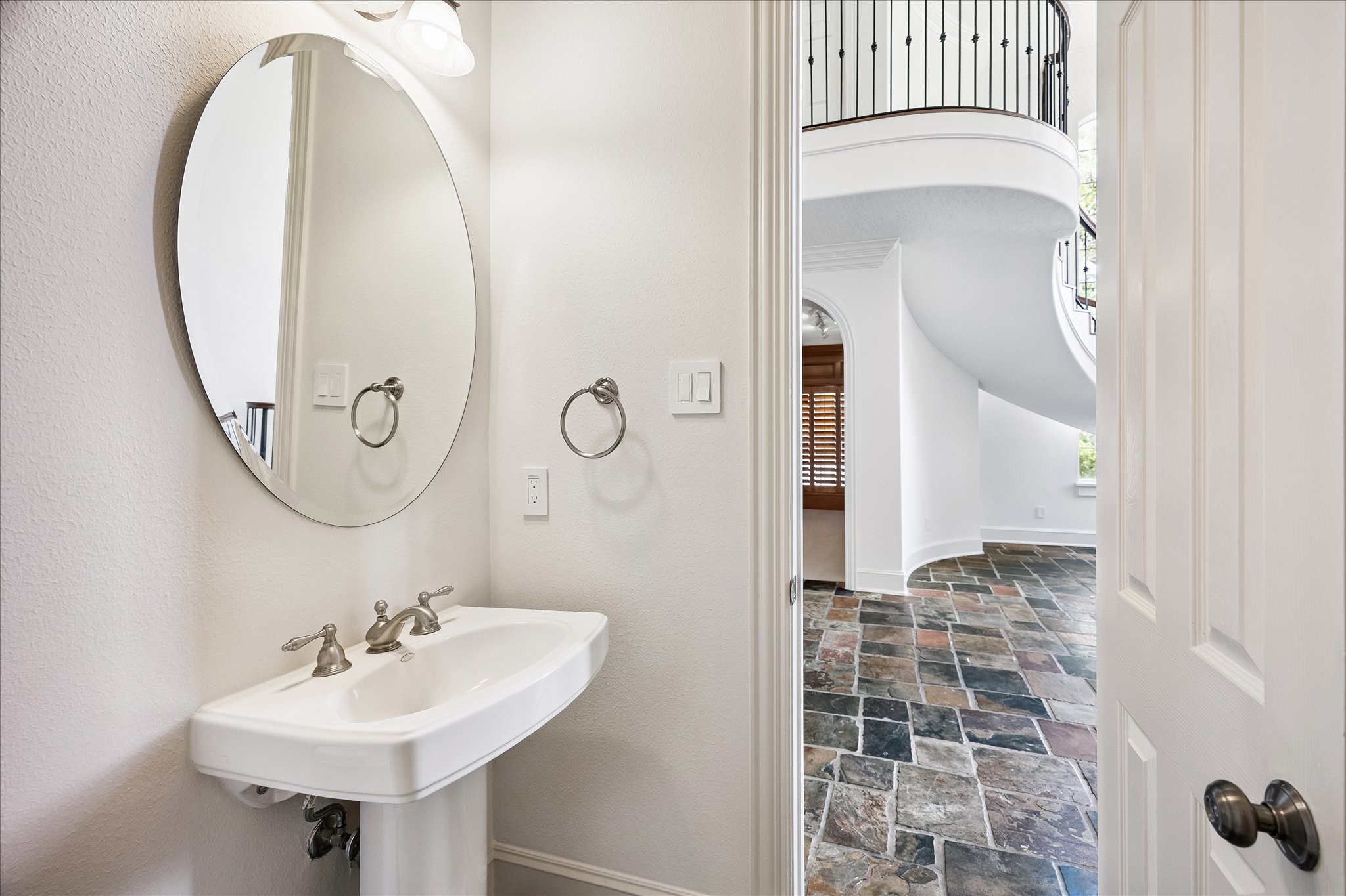 14022 Barnhart Boulevard Property Photo 39