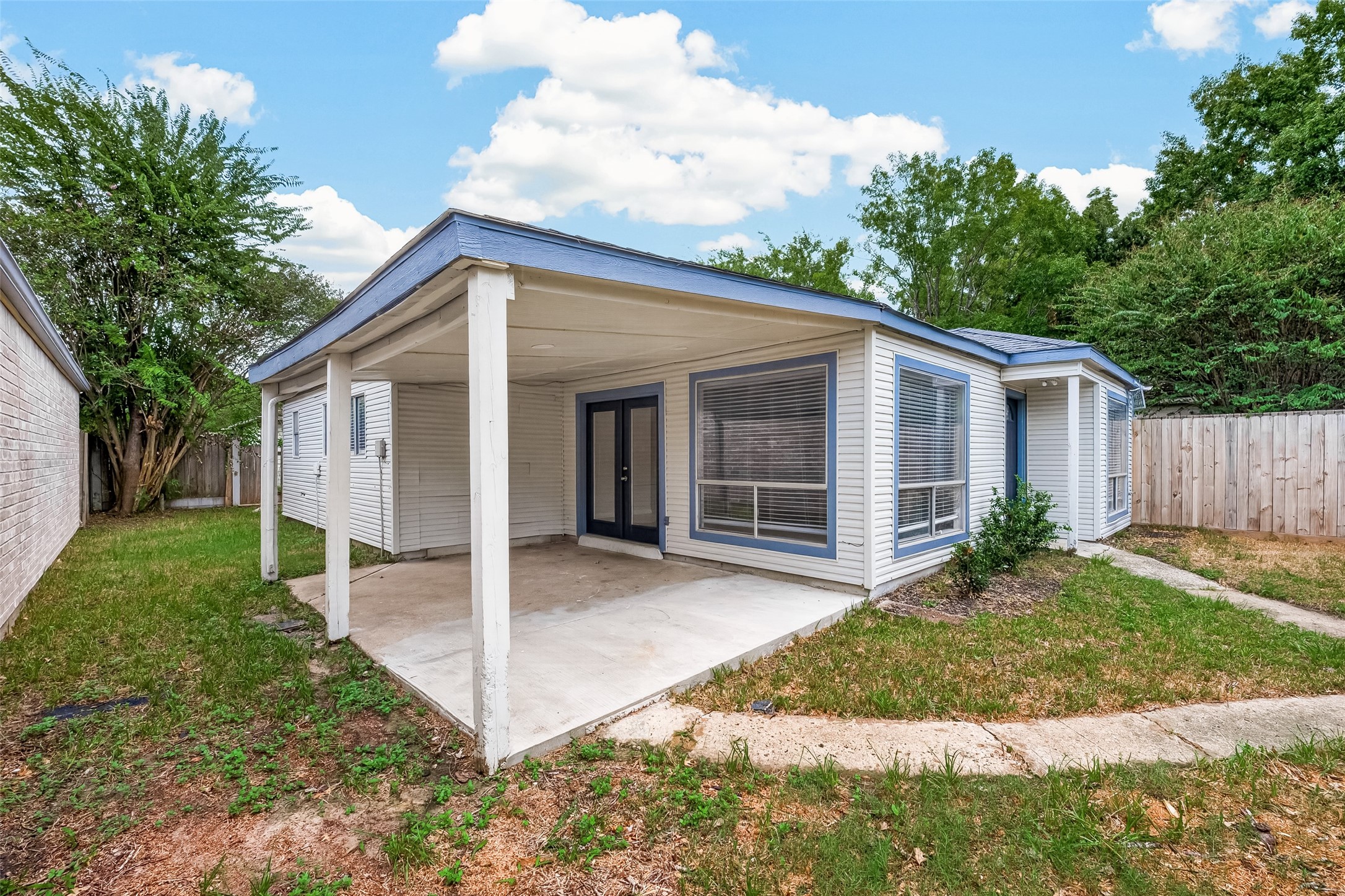 10914 Berry Tree Drive Property Photo 3