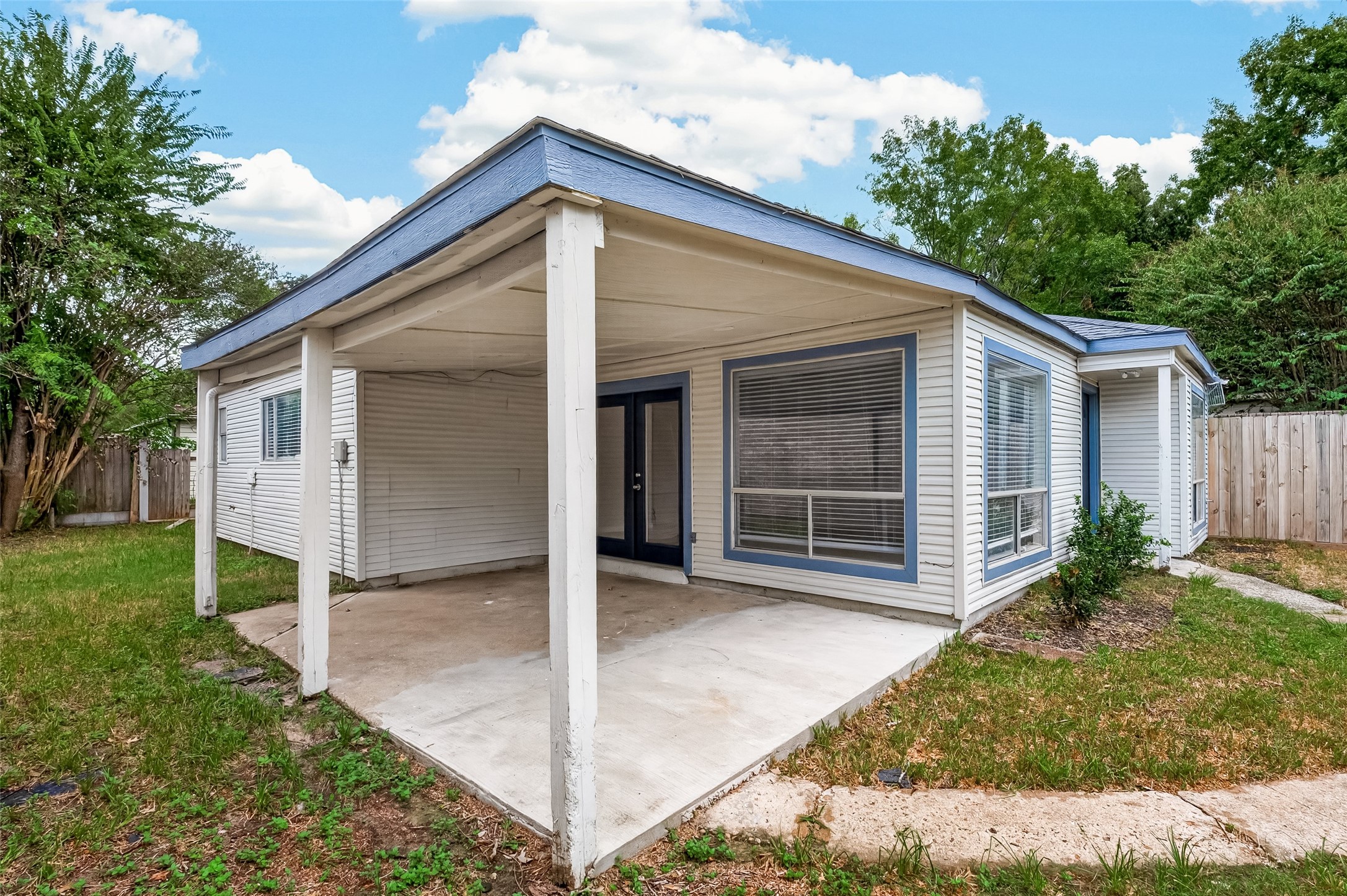 10914 Berry Tree Drive Property Photo 4