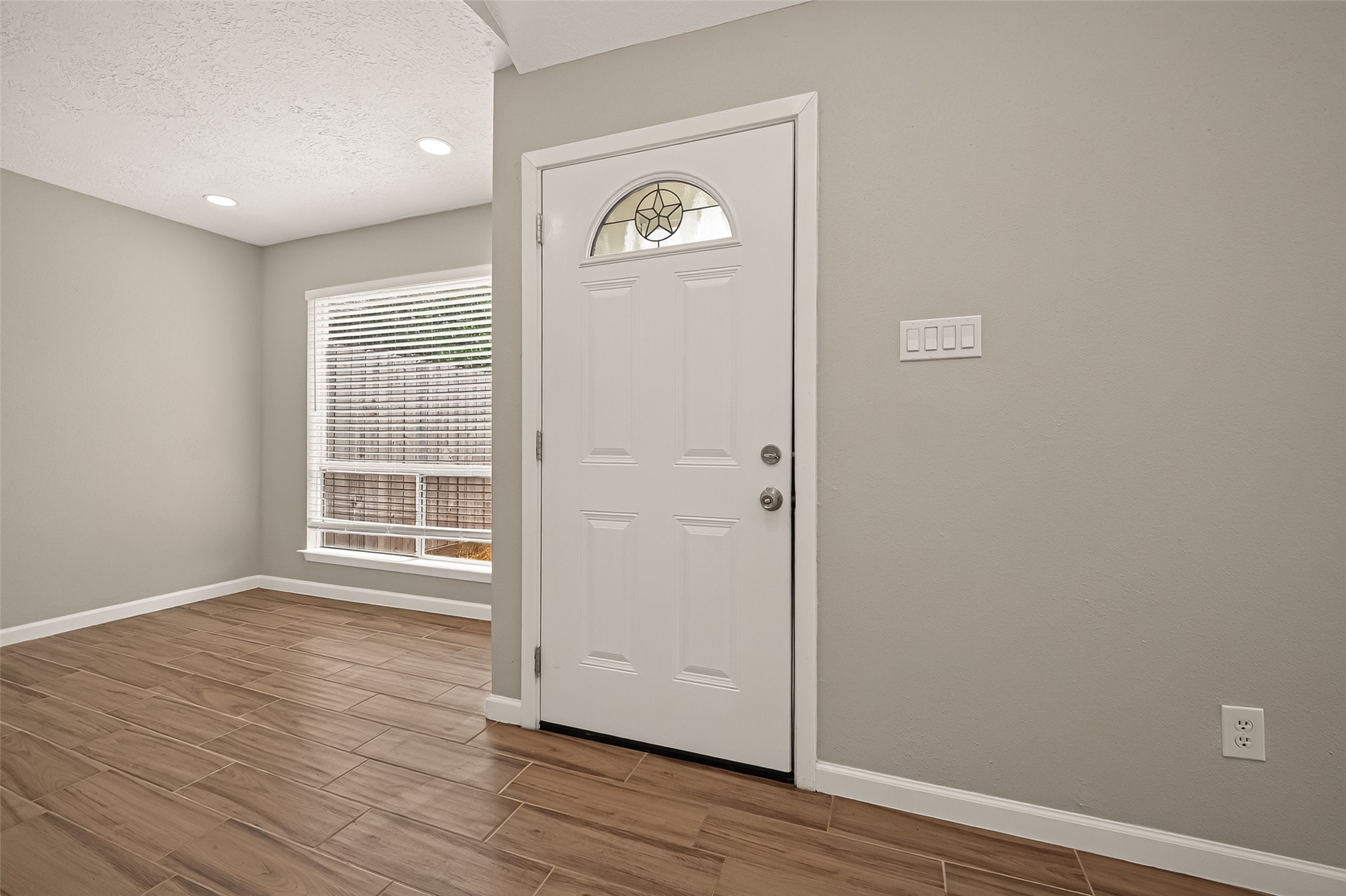 10914 Berry Tree Drive Property Photo 6