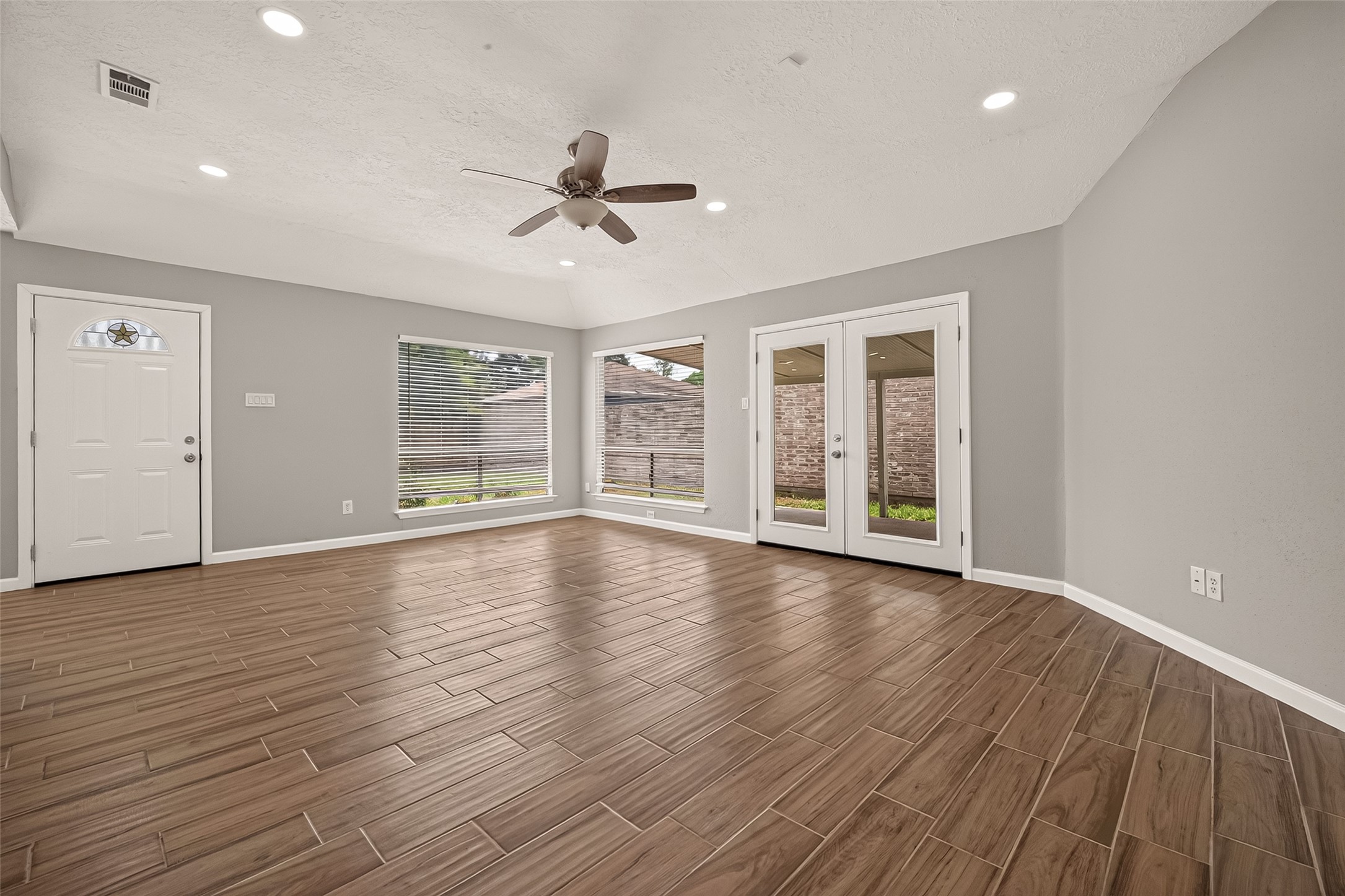 10914 Berry Tree Drive Property Photo 7