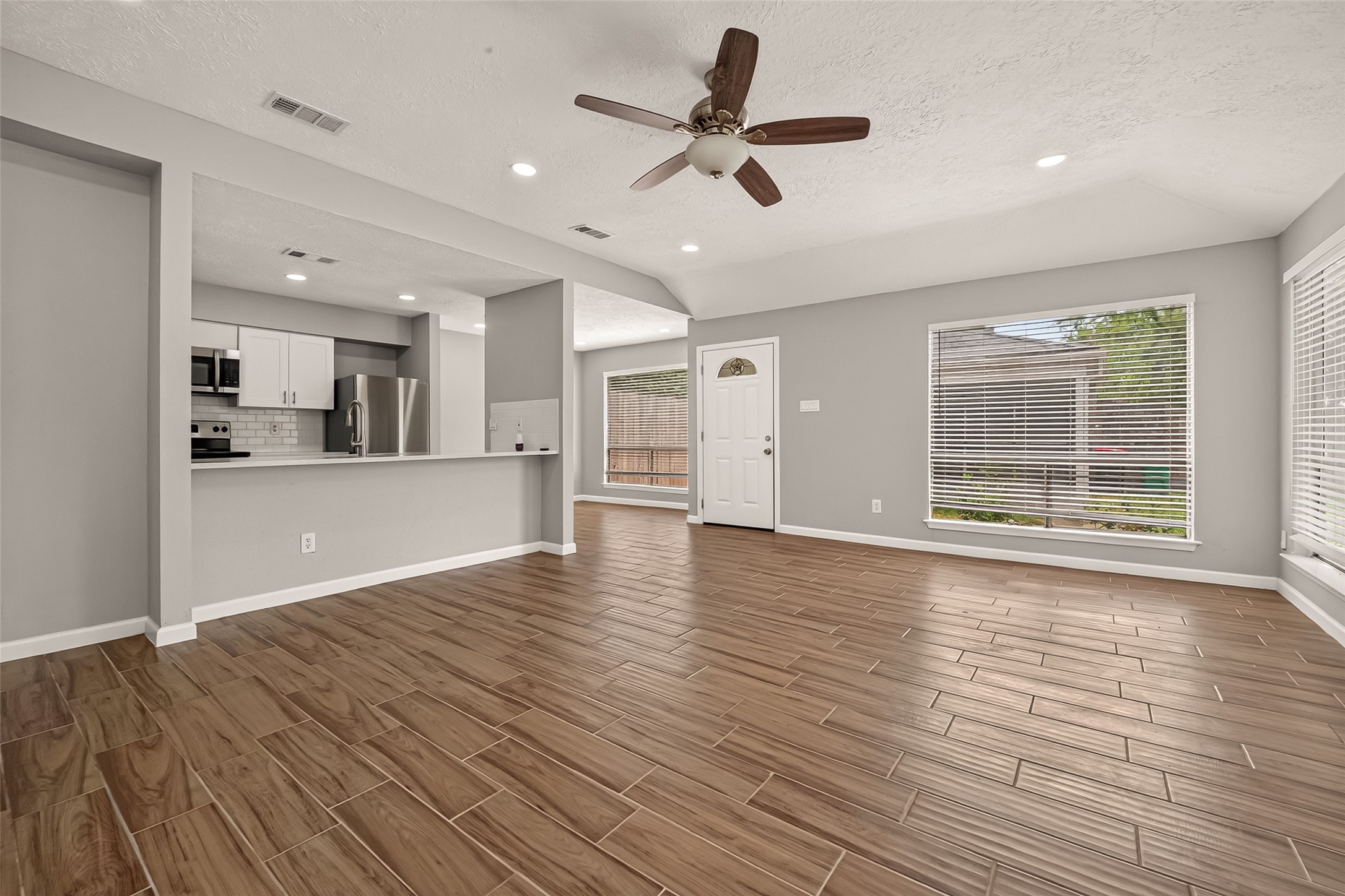 10914 Berry Tree Drive Property Photo 8