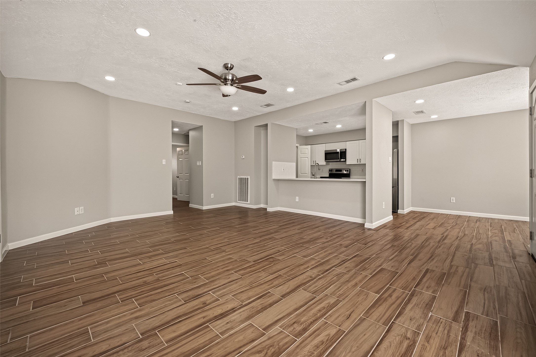 10914 Berry Tree Drive Property Photo 9