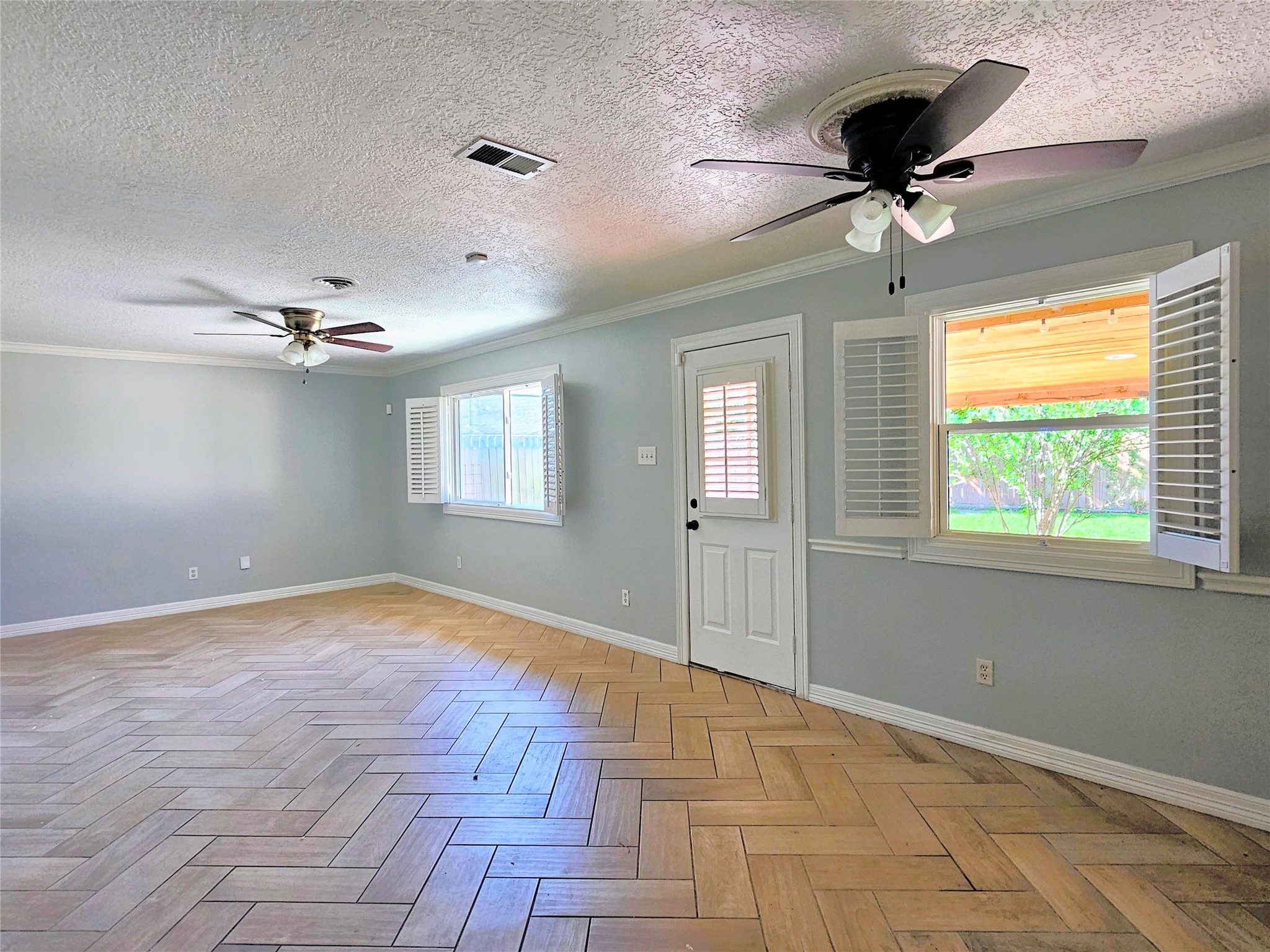 2527 Willowby Drive Property Photo 6